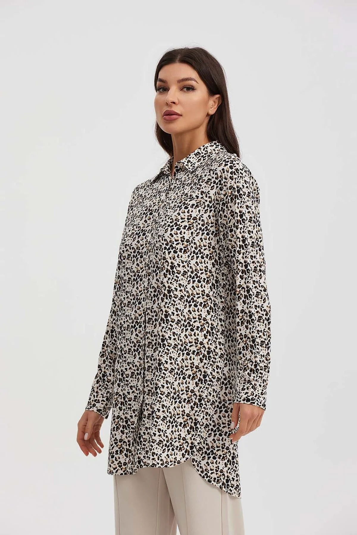 Blusa Mujer Larga Con Botón Parche Beige
