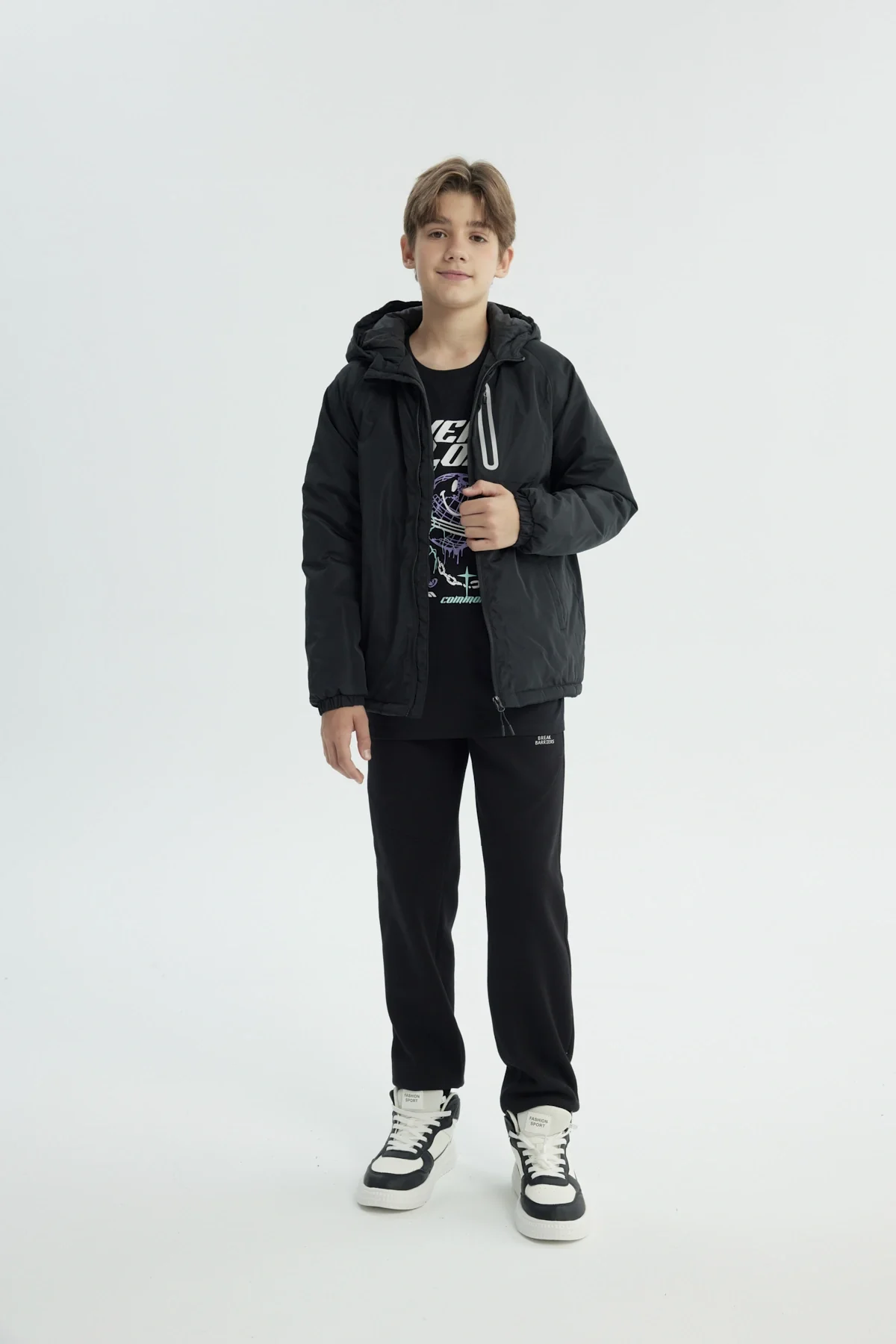 Chaqueta Niño Con Gorro Negro - Image 4