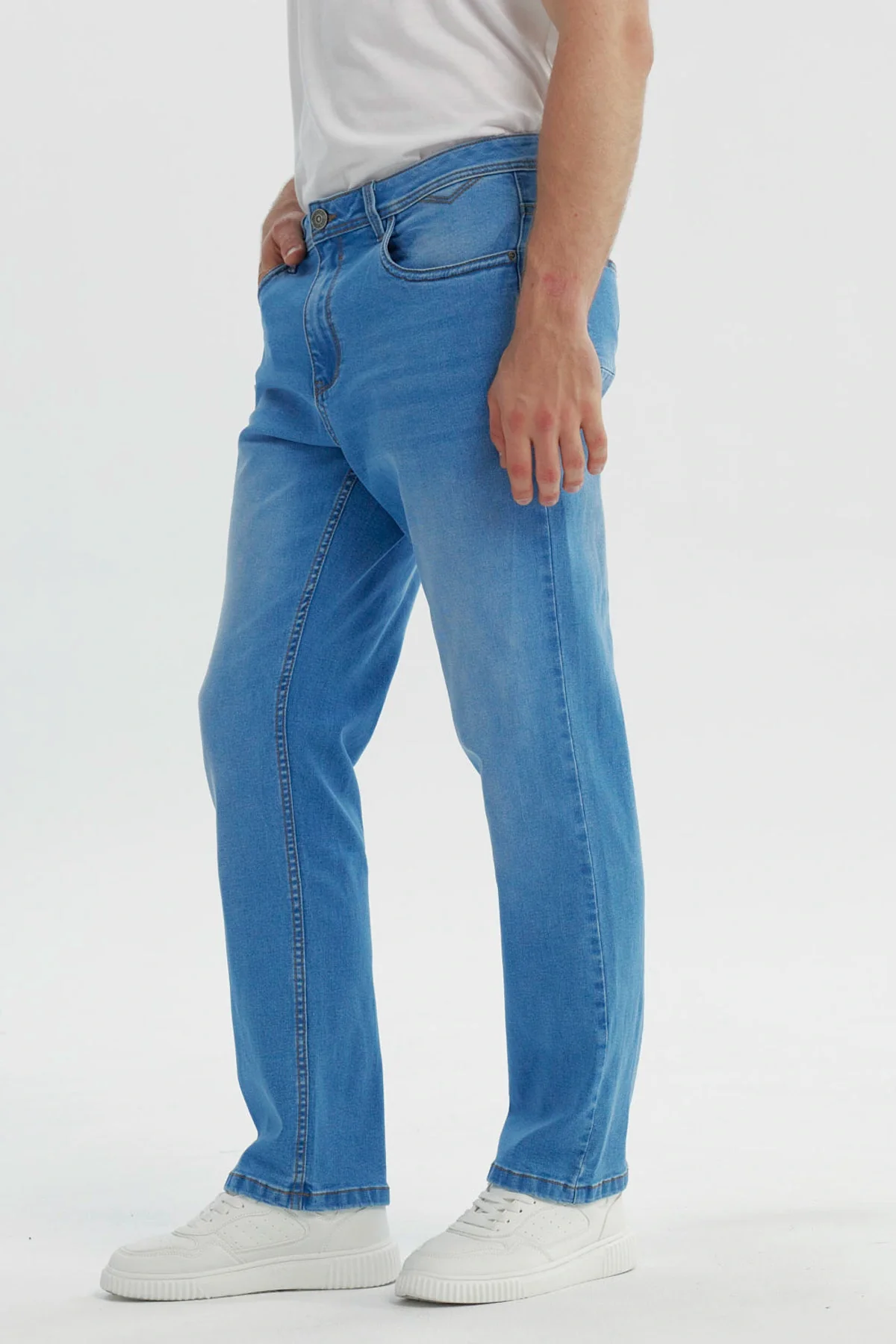 Jeans Hombre Clásico Azul Claro - Image 2