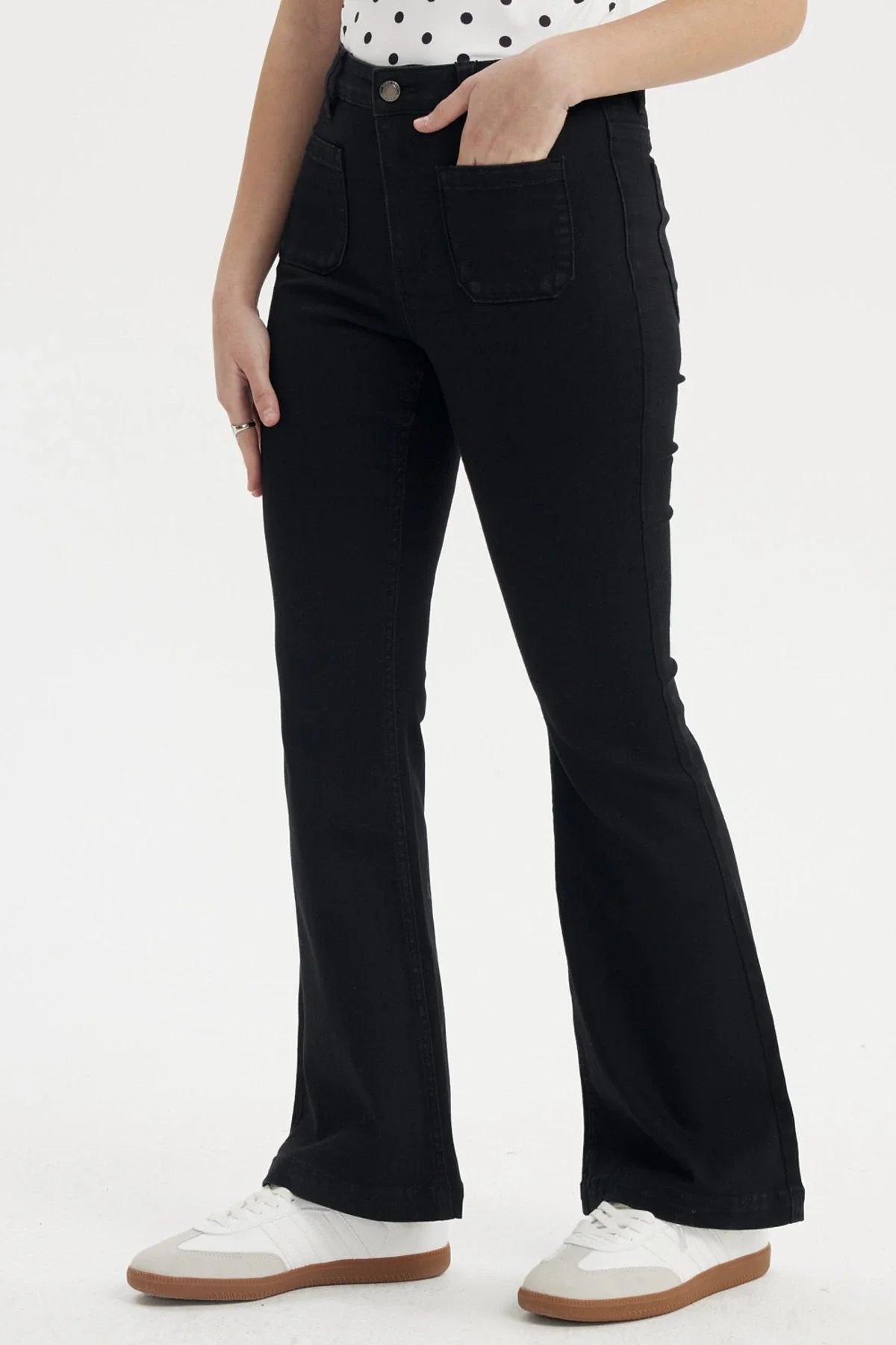 Jeans Mujer Flare Bolsiillos Negro - Image 2
