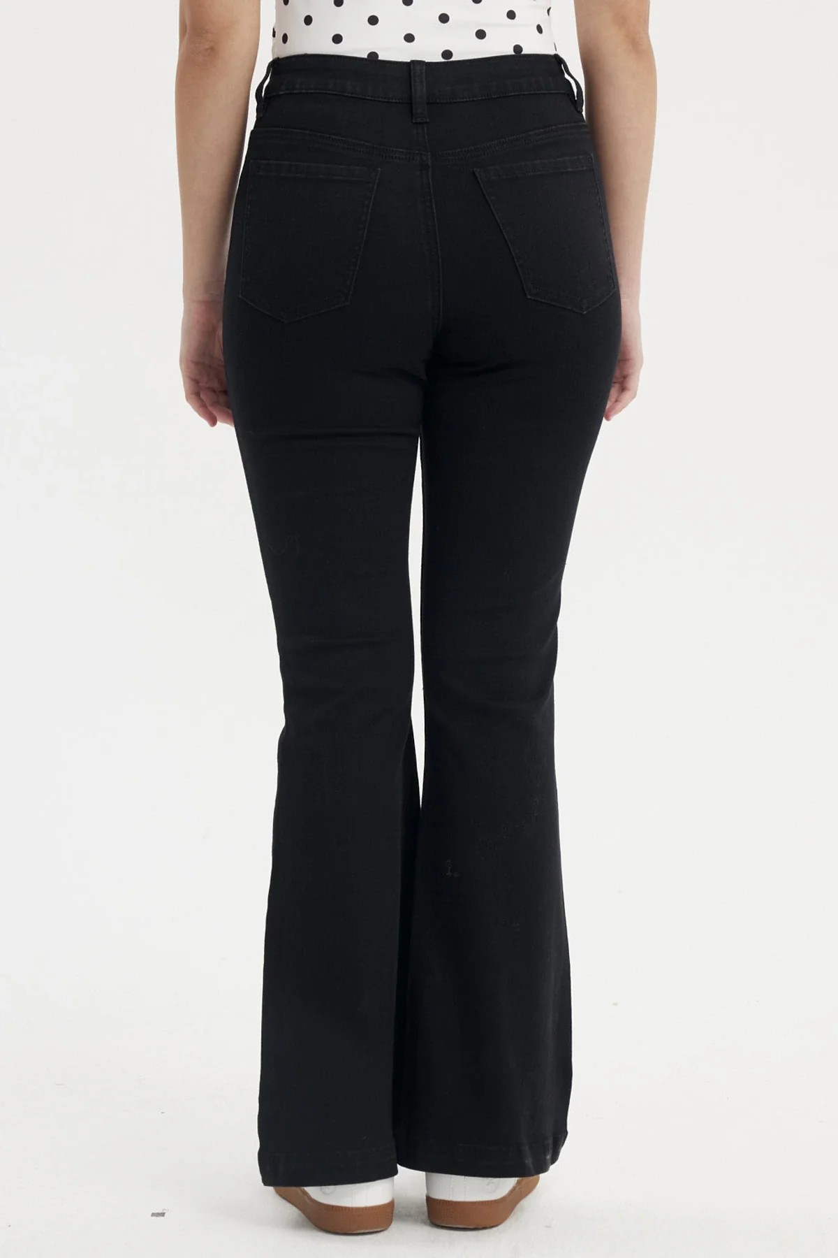 Jeans Mujer Flare Bolsiillos Negro - Image 3