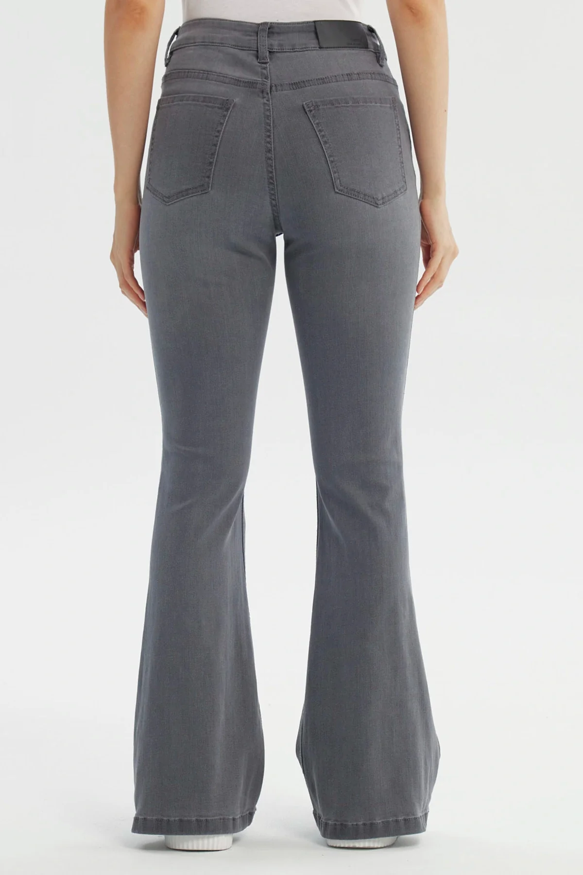 Jeans Mujer Flare Gris Oscuro - Image 3