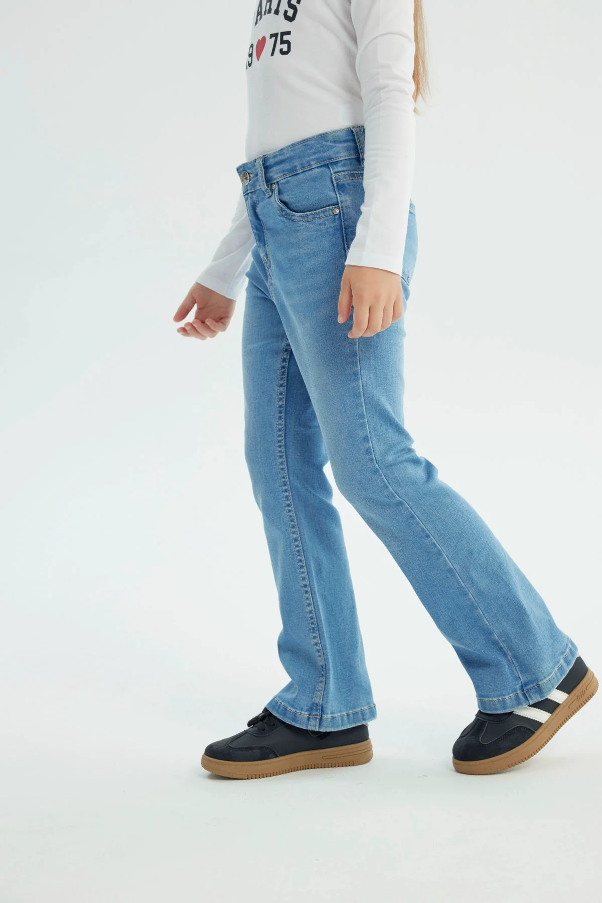 Jeans Niña Flare Azul Claro - Image 2