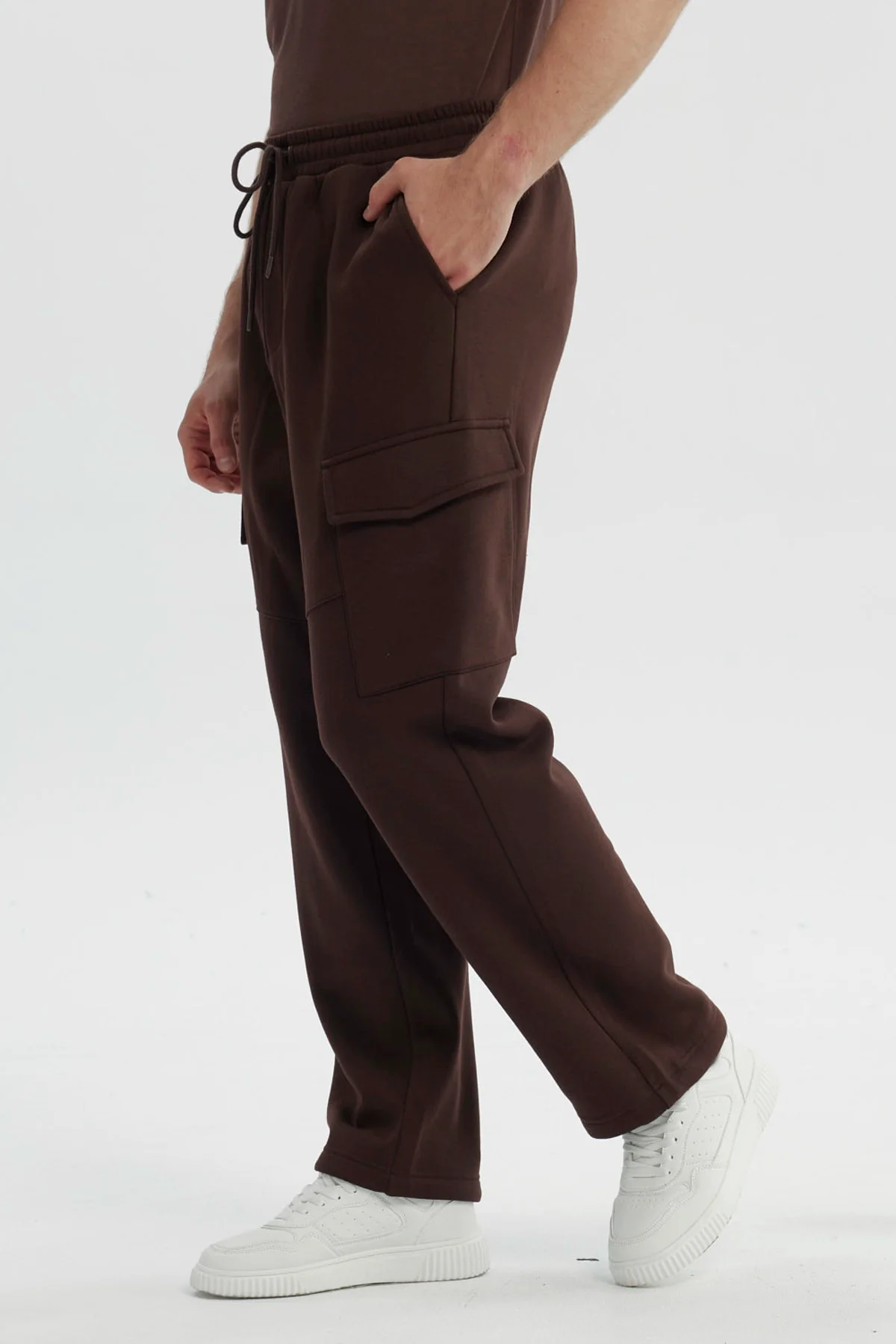 Pantalón Buzo Hombre Calce Recto Chocolate - Image 2