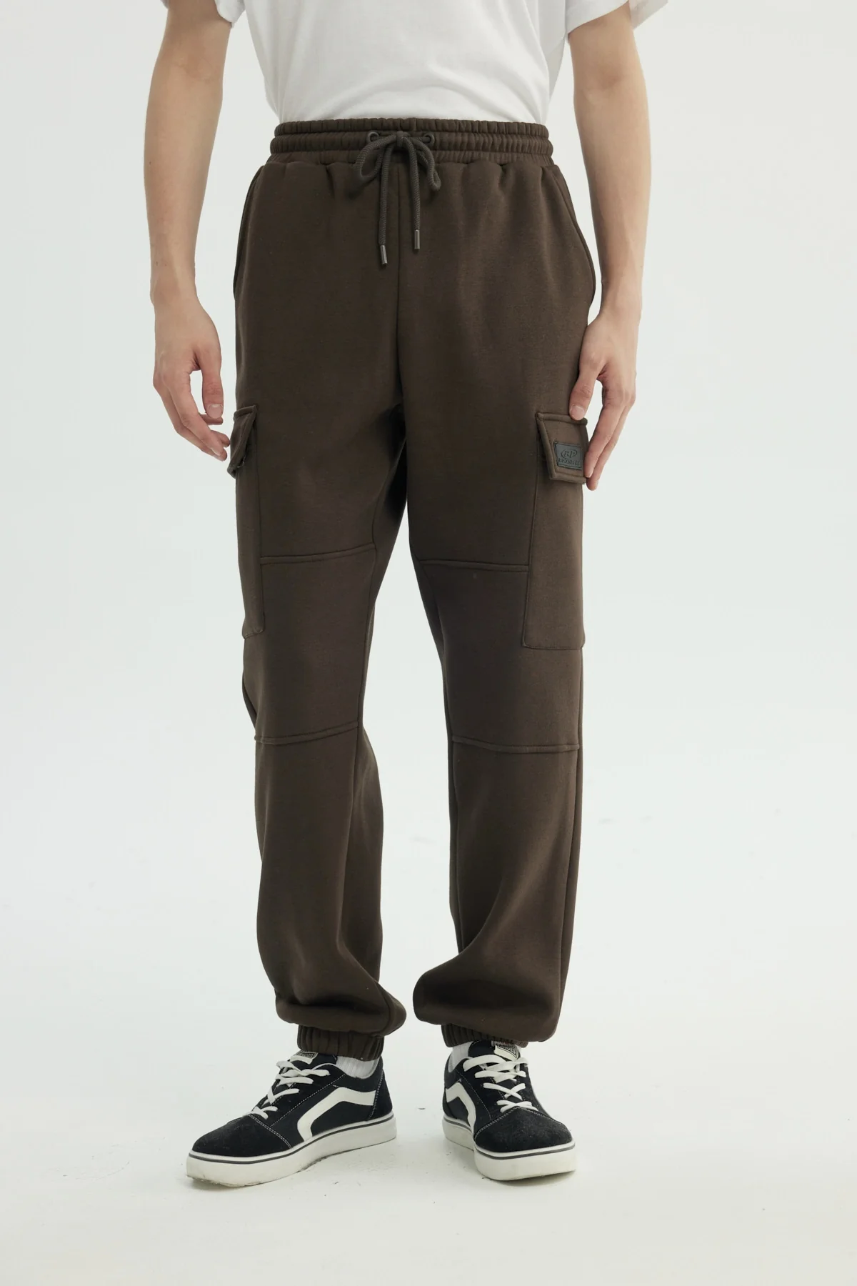 Pantalón Buzo Hombre Calce Recto Marron