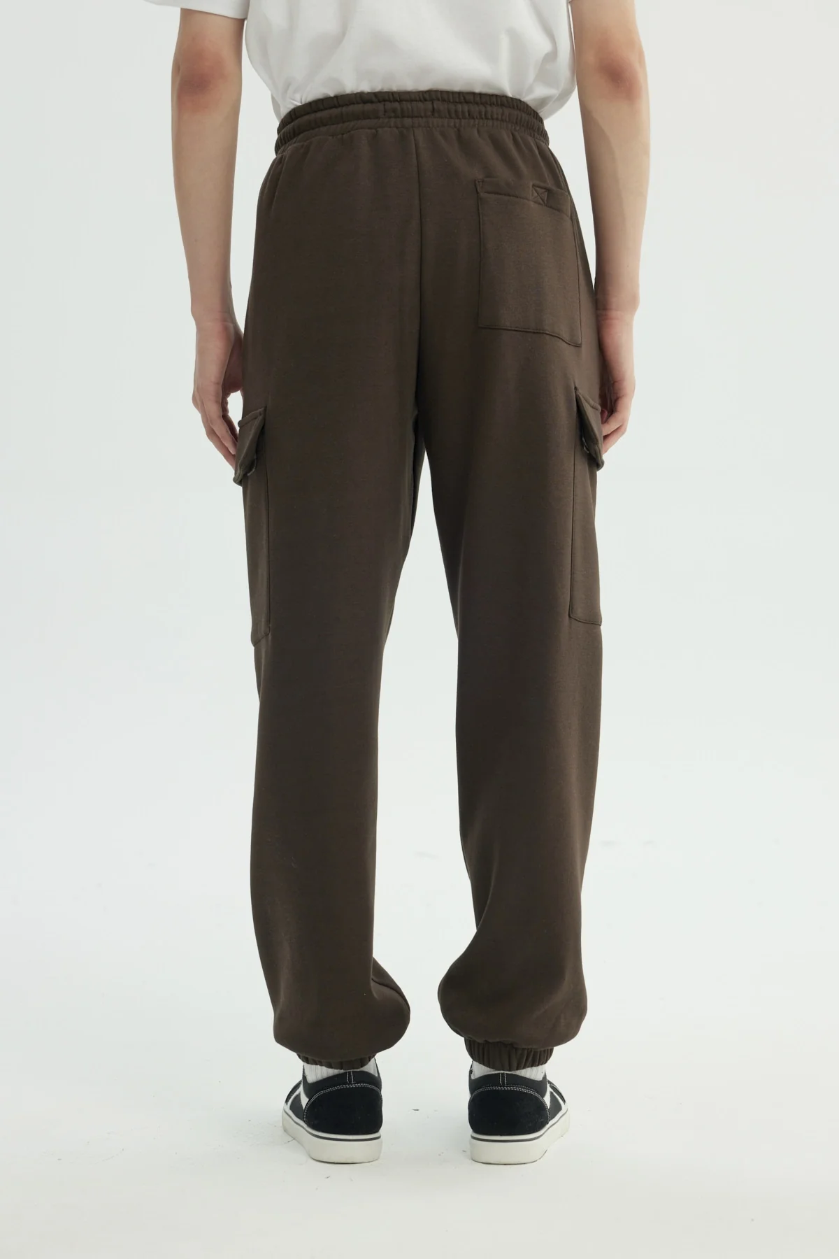 Pantalón Buzo Hombre Calce Recto Marron - Image 3