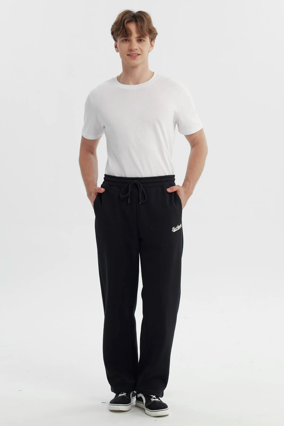 Pantalón Buzo Hombre Calce Recto Negro - Image 4