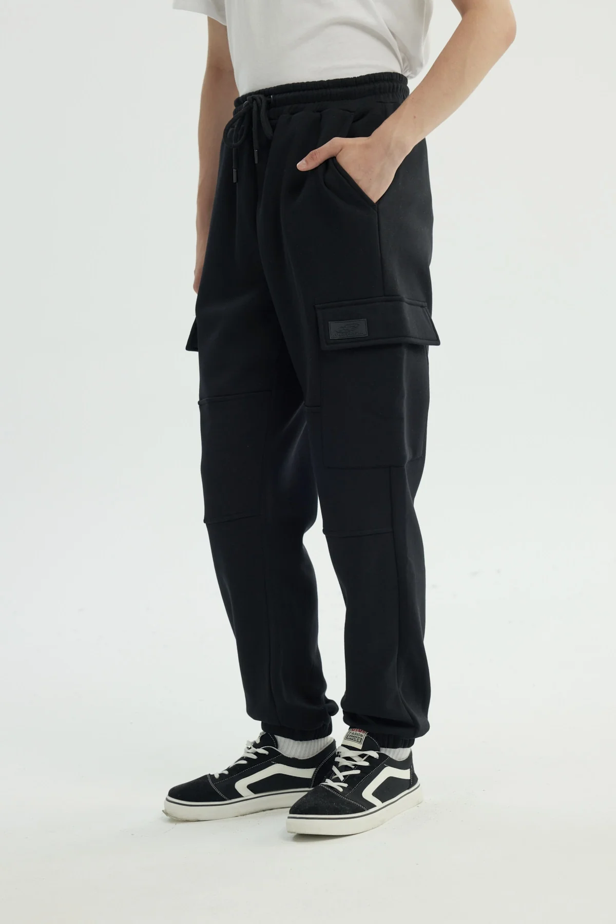 Pantalón Buzo Hombre Calce Recto Negro - Image 2
