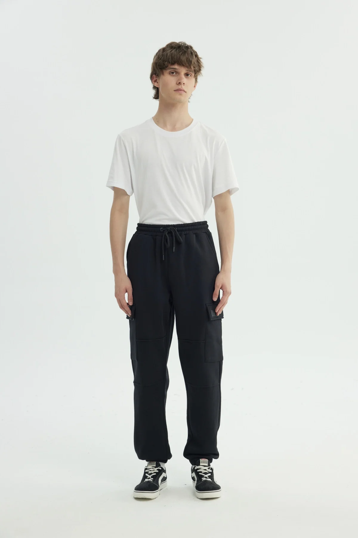Pantalón Buzo Hombre Calce Recto Negro - Image 4