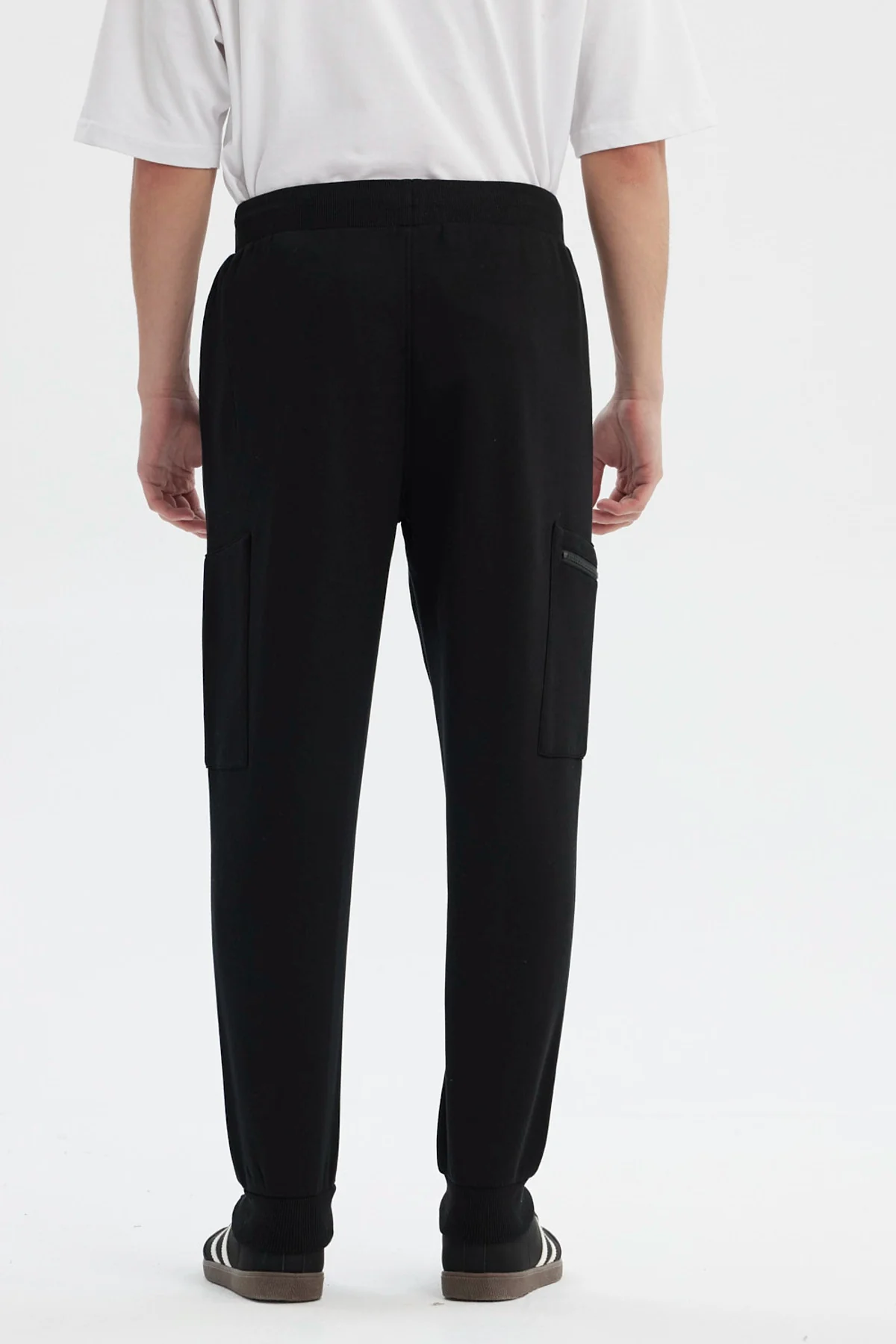 Pantalón Buzo Hombre Pitillo Negro - Image 3