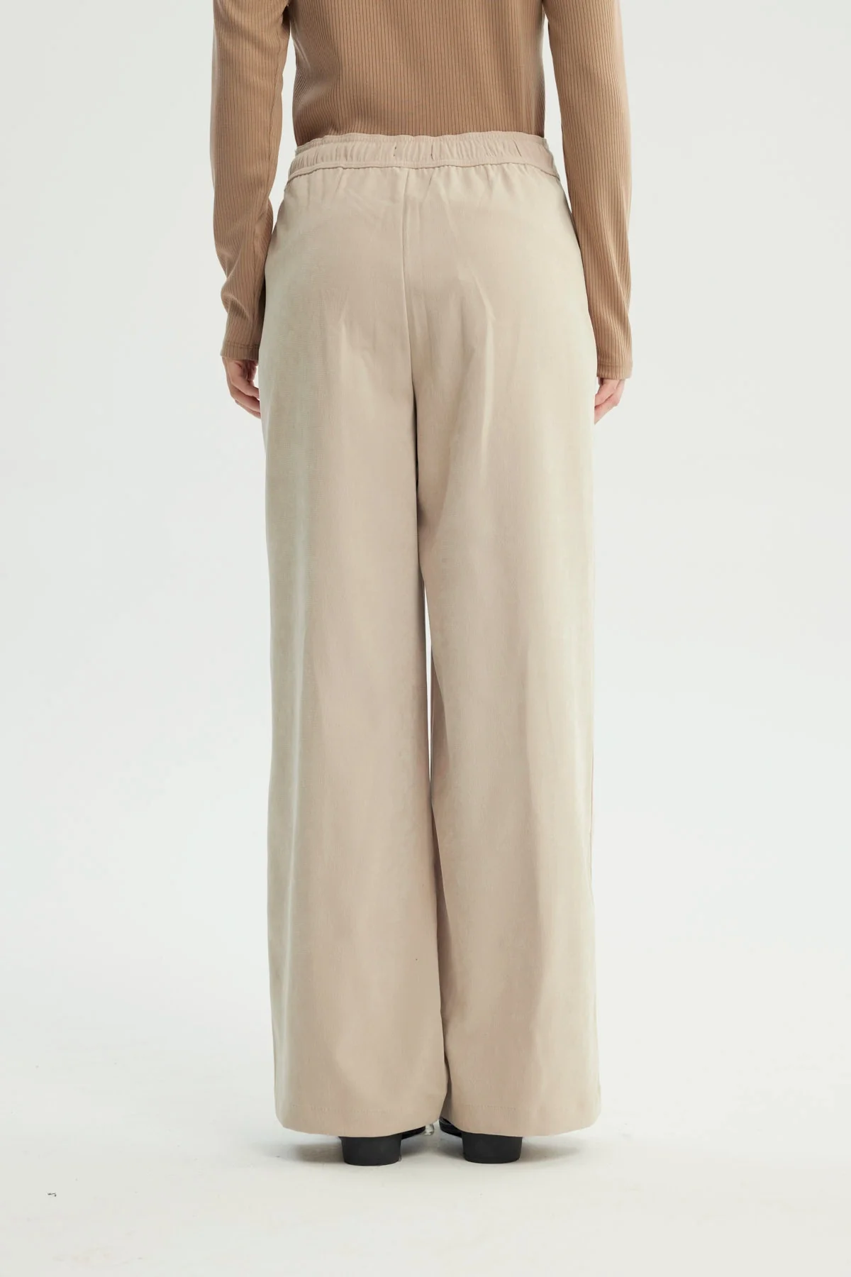 Pantalón Buzo Mujer Calce Recto Arena - Image 3