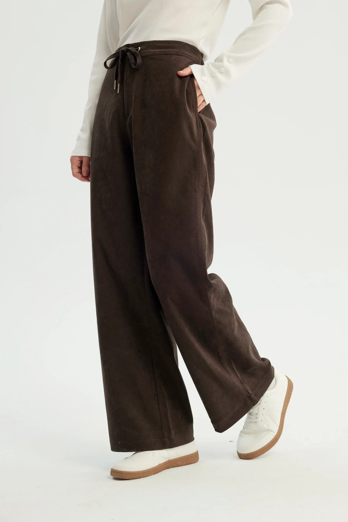 Pantalón Buzo Mujer Calce Recto Chocolate - Image 2