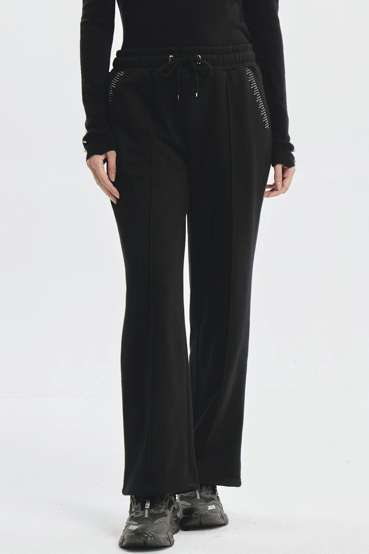 Pantalón Buzo Mujer Calce Recto Con Strass Negro
