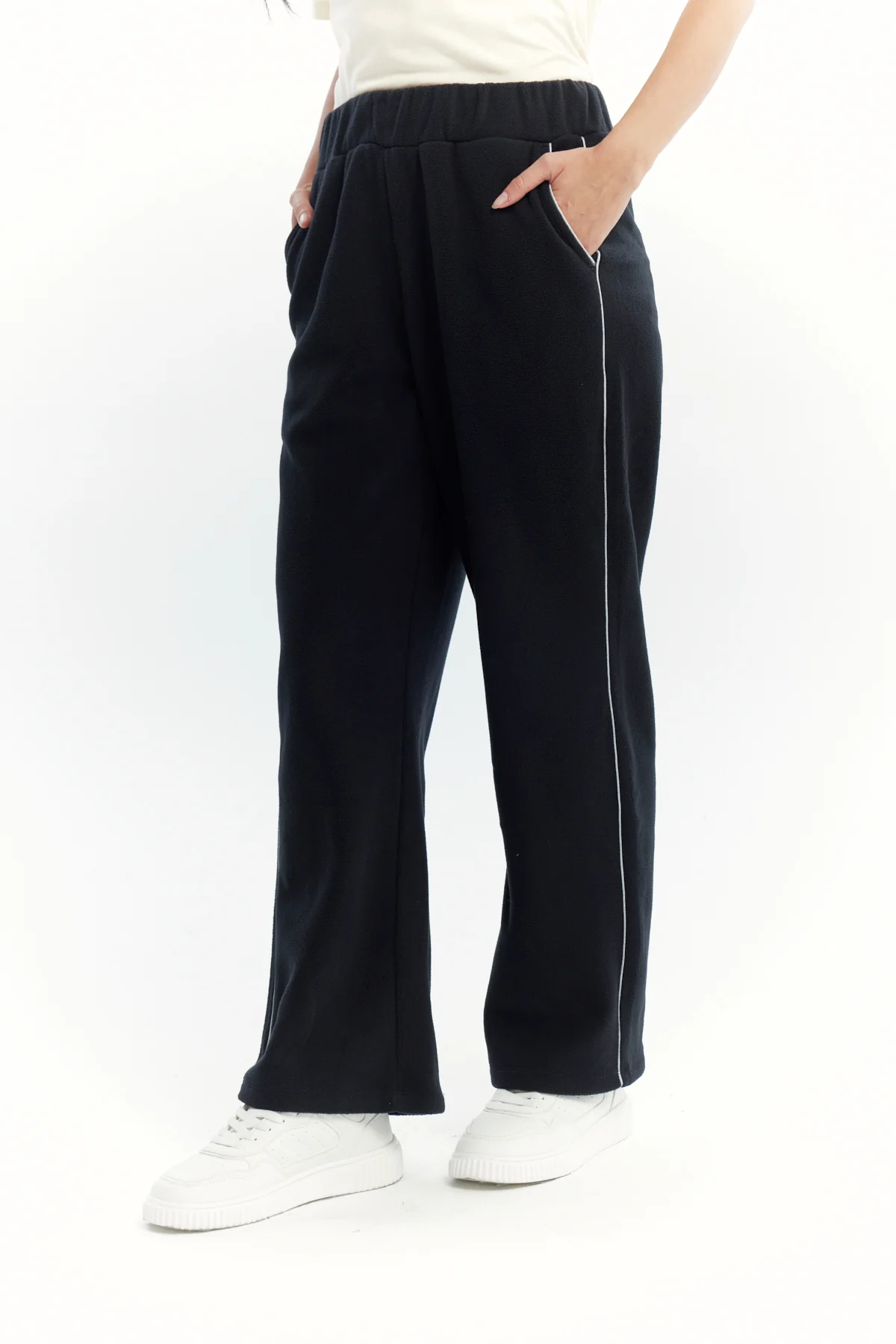Pantalón Buzo Mujer Calce Recto Micropolar Negro - Image 2