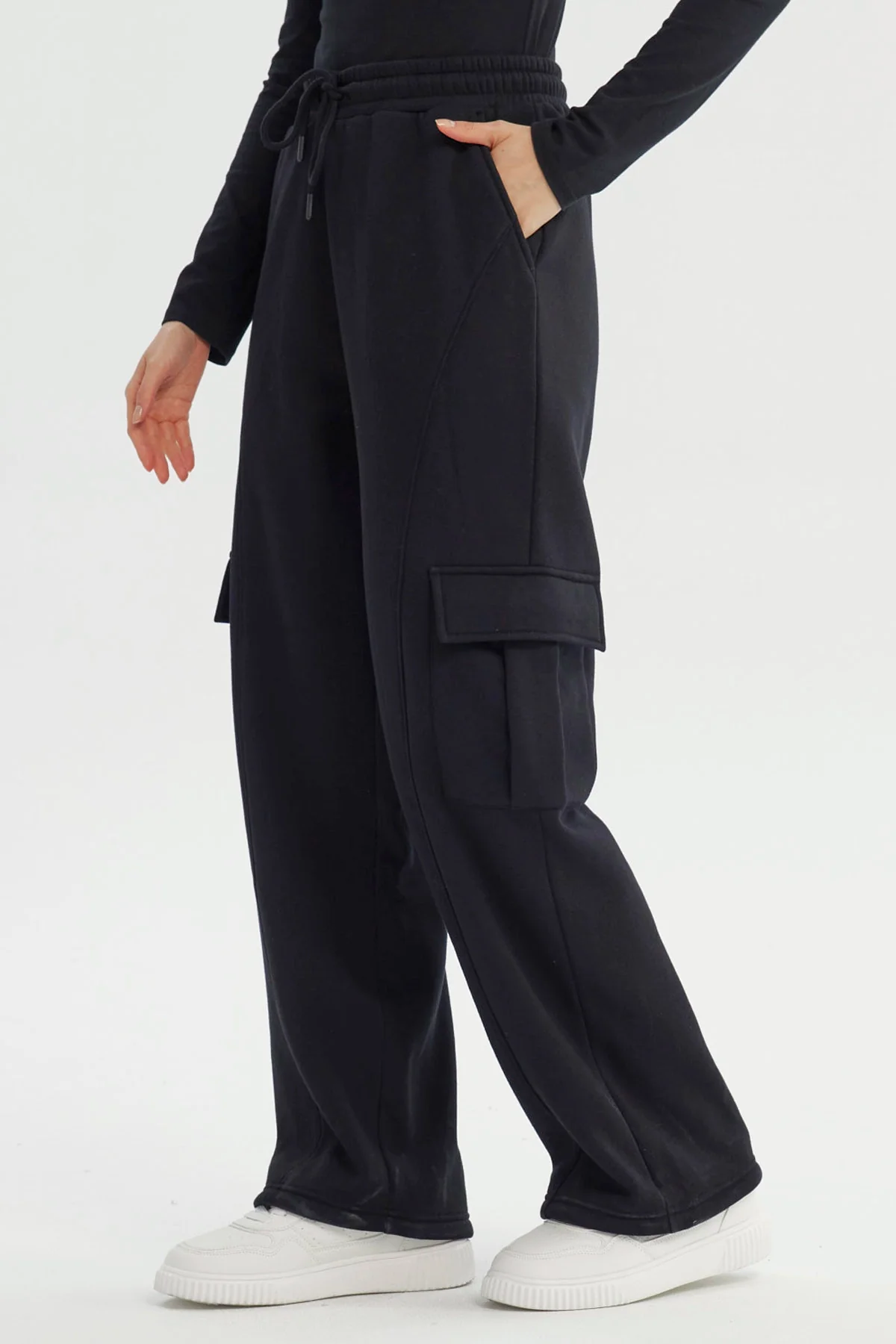 Pantalón Buzo Mujer Calce Recto Negro - Image 2