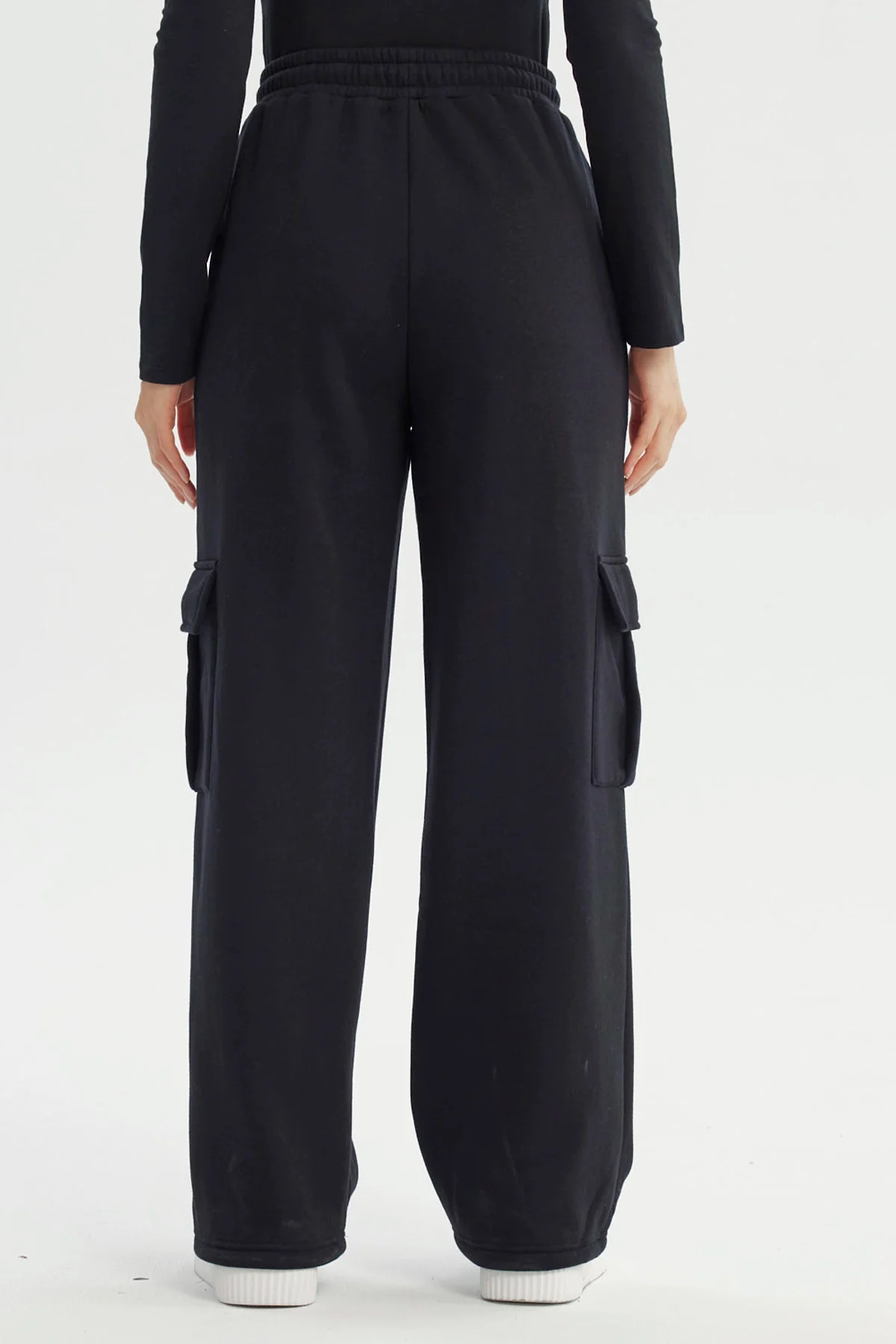 Pantalón Buzo Mujer Calce Recto Negro - Image 3