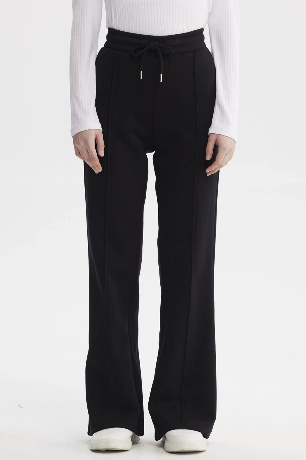 Pantalón Buzo Mujer Flare Corte Frontal Negro