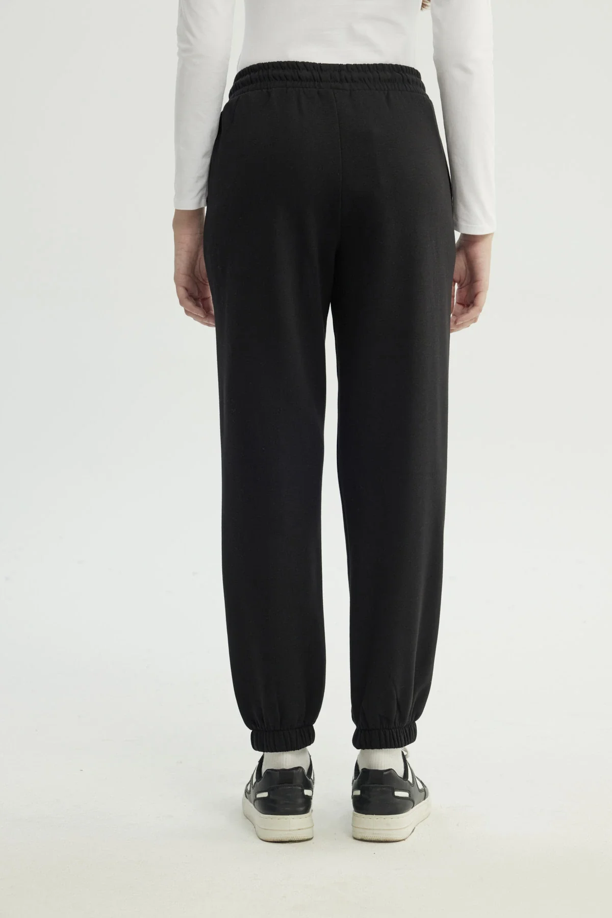 Pantalón Buzo Mujer Pitillo Negro - Image 2