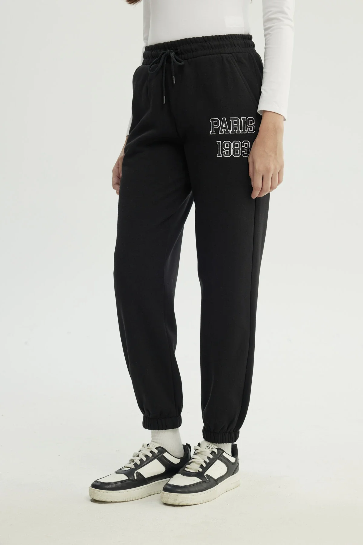 Pantalón Buzo Mujer Pitillo Negro - Image 3