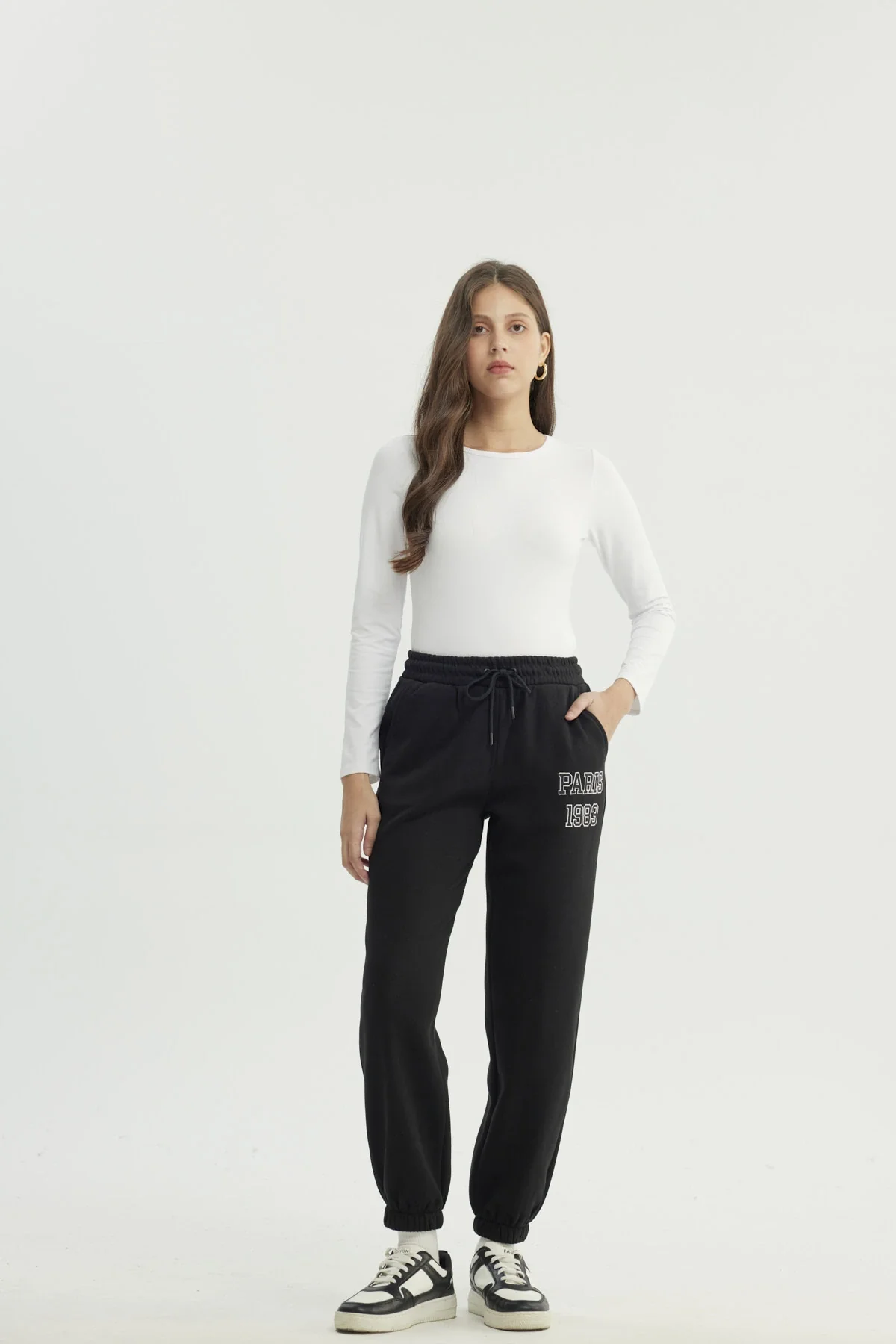 Pantalón Buzo Mujer Pitillo Negro - Image 4