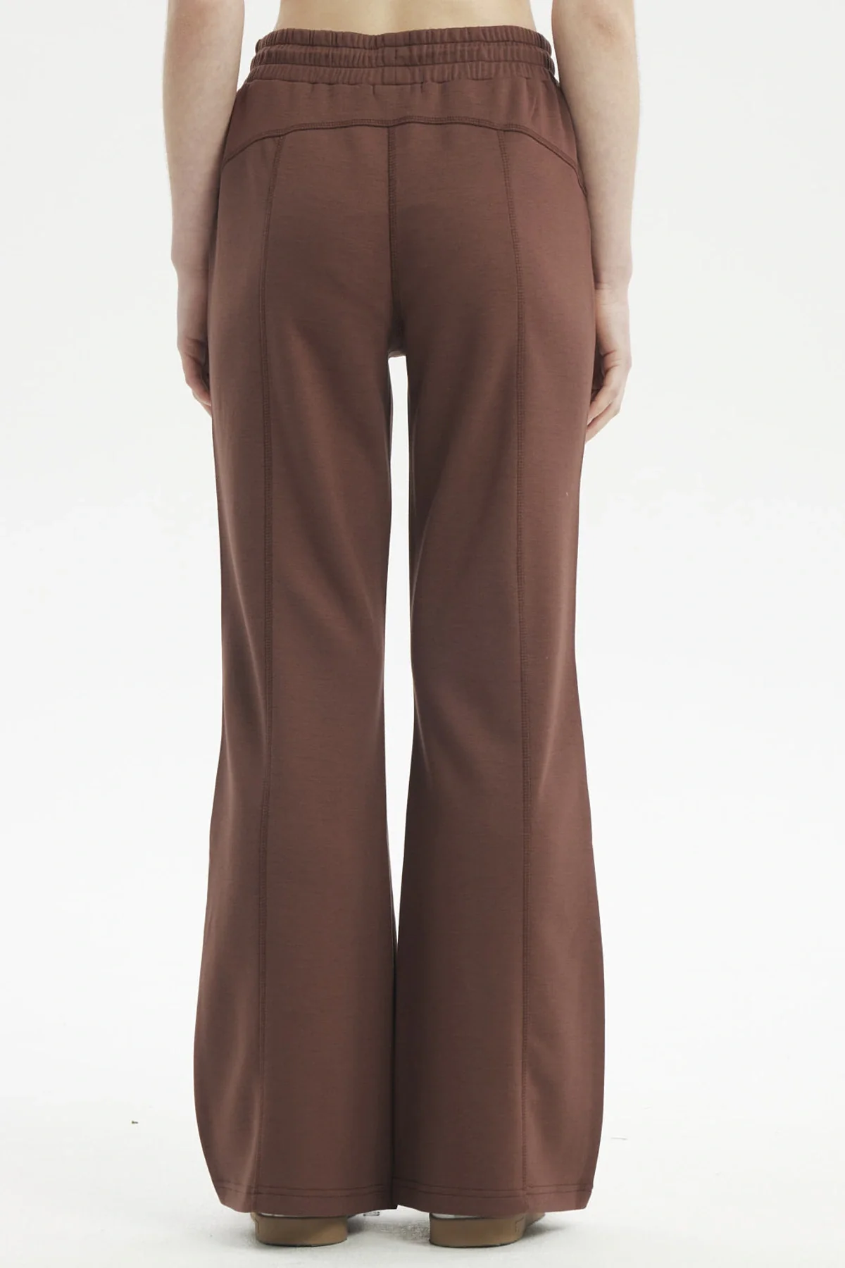 Pantalón Buzo Mujer Slim Café Oscuro - Image 3