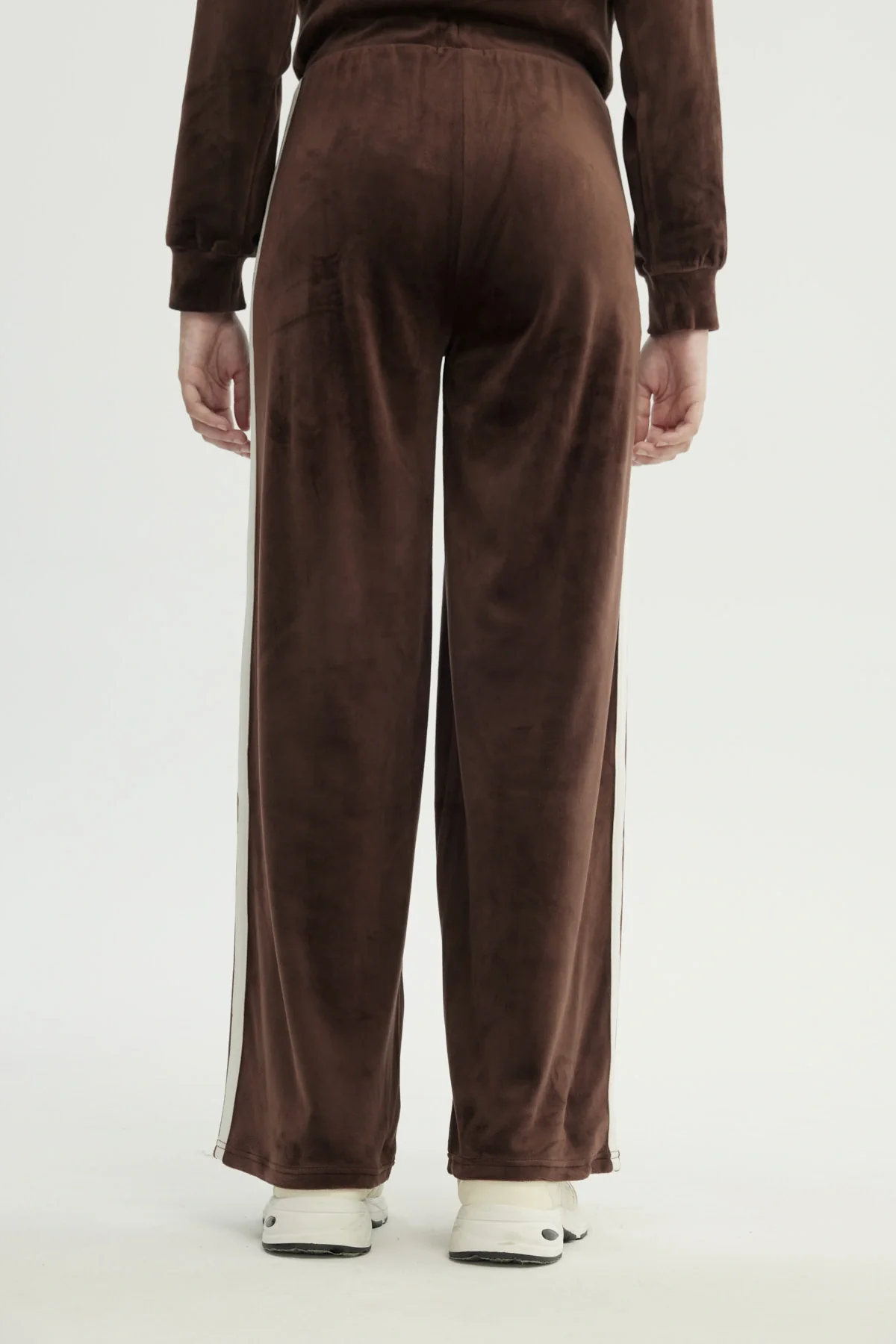 Pantalón Buzo Mujer Wide Leg Café - Image 3