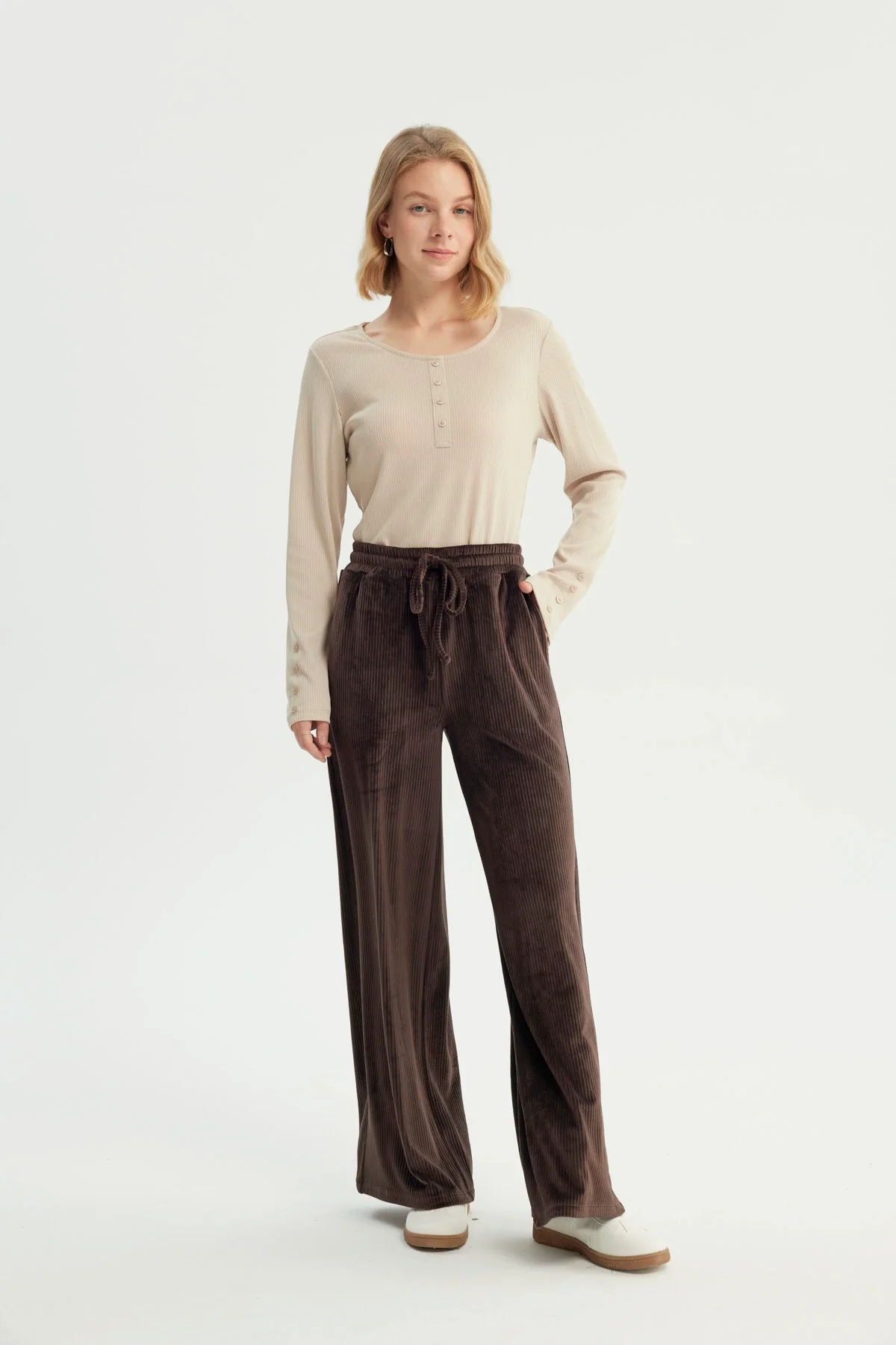 Pantalón Buzo Mujer Wide Leg Chocolate - Image 4