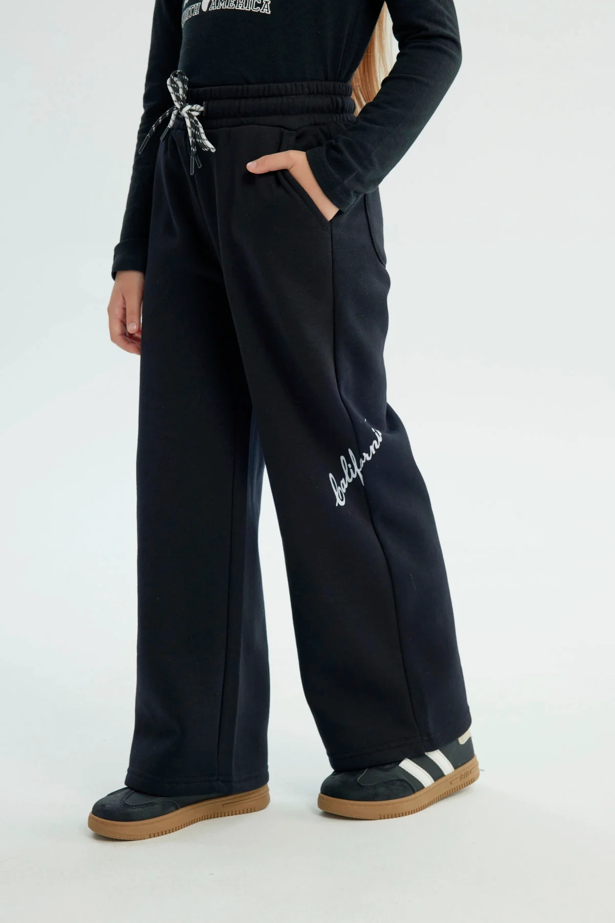 Pantalón Buzo Niña Amplio Negro - Image 2