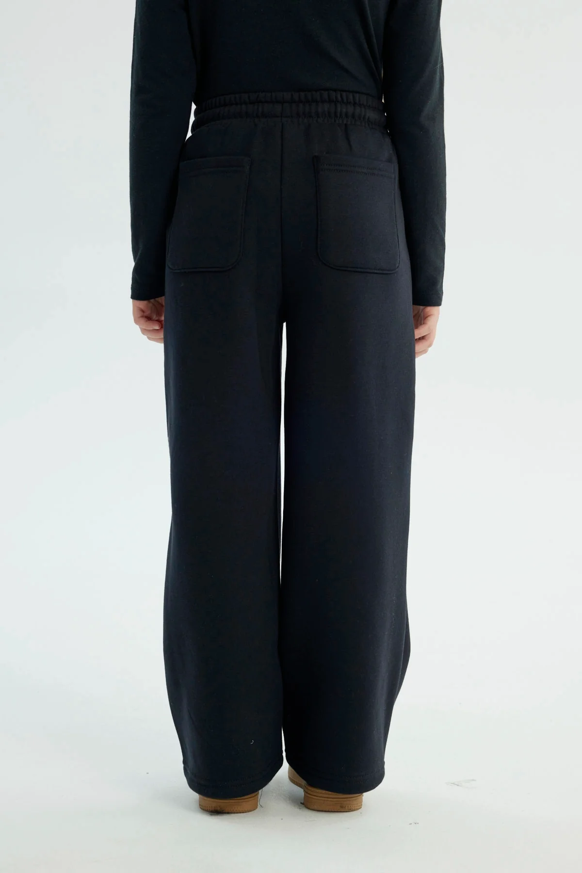 Pantalón Buzo Niña Amplio Negro - Image 3