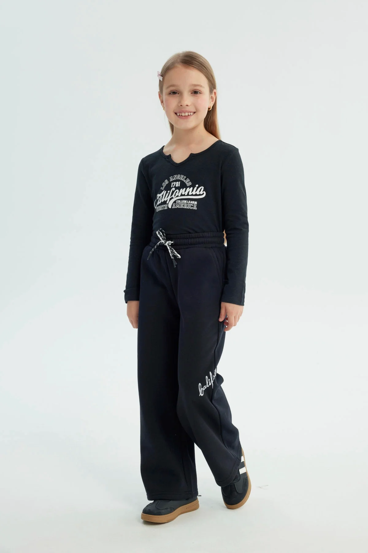 Pantalón Buzo Niña Amplio Negro - Image 4