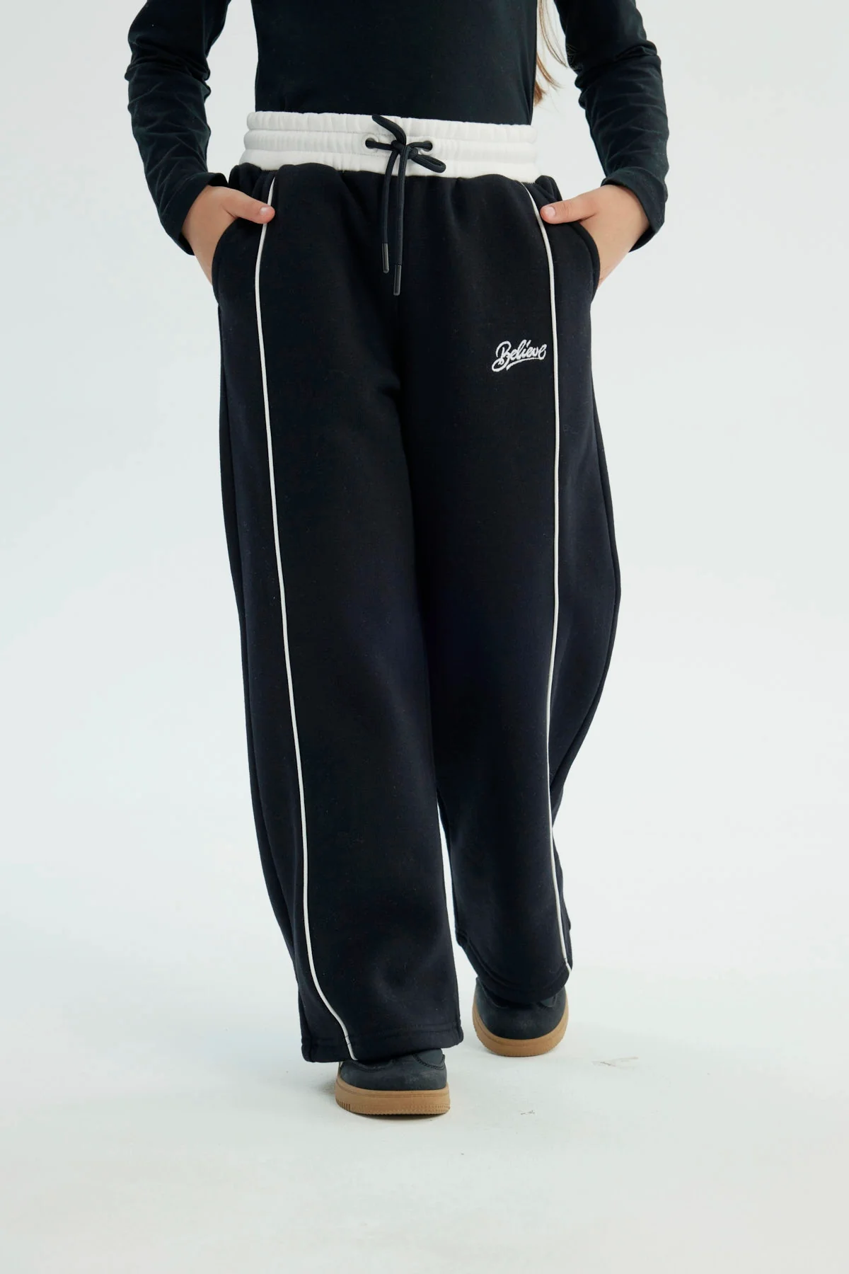 Pantalón Buzo Niña Wide Leg Negro