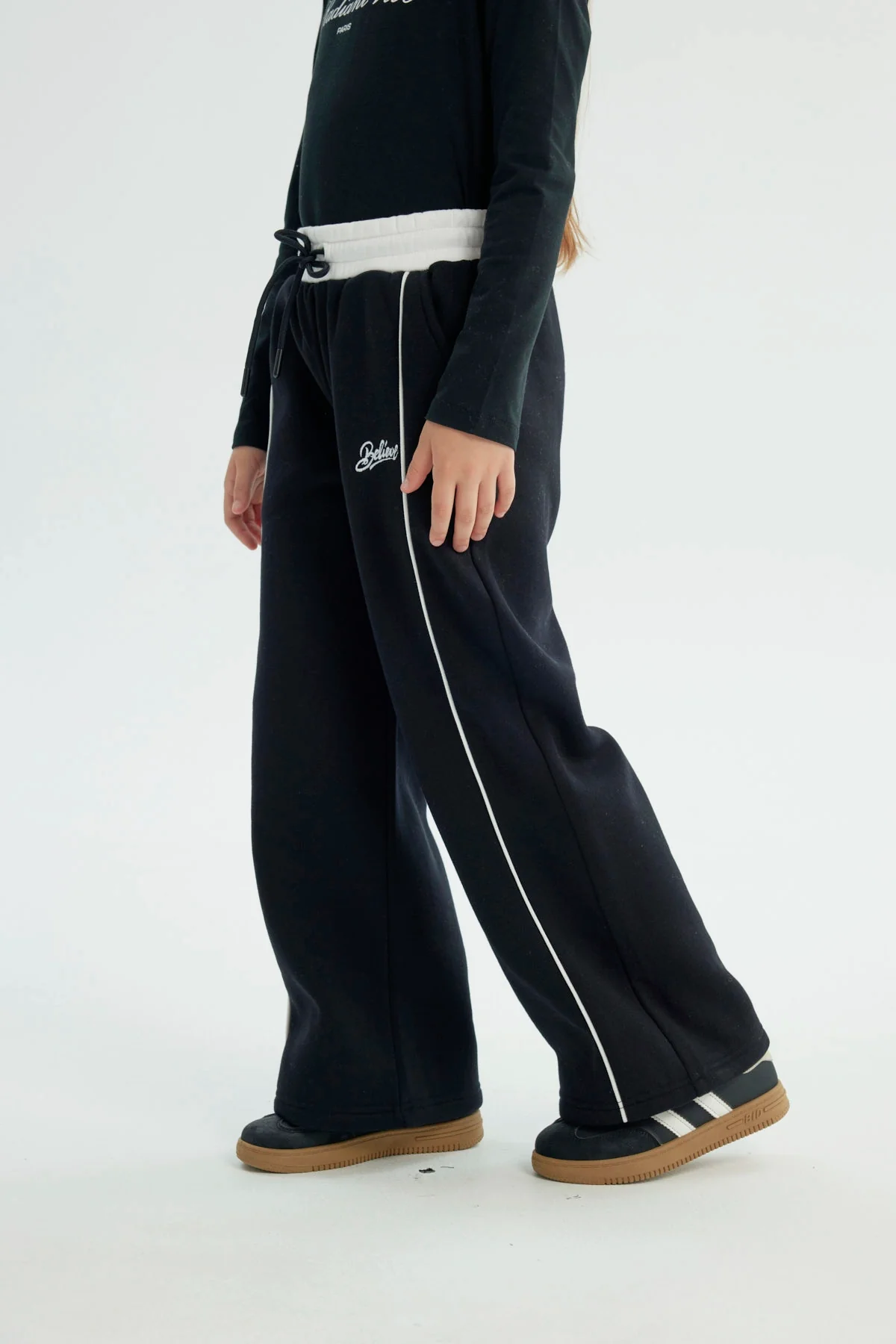 Pantalón Buzo Niña Wide Leg Negro - Image 2