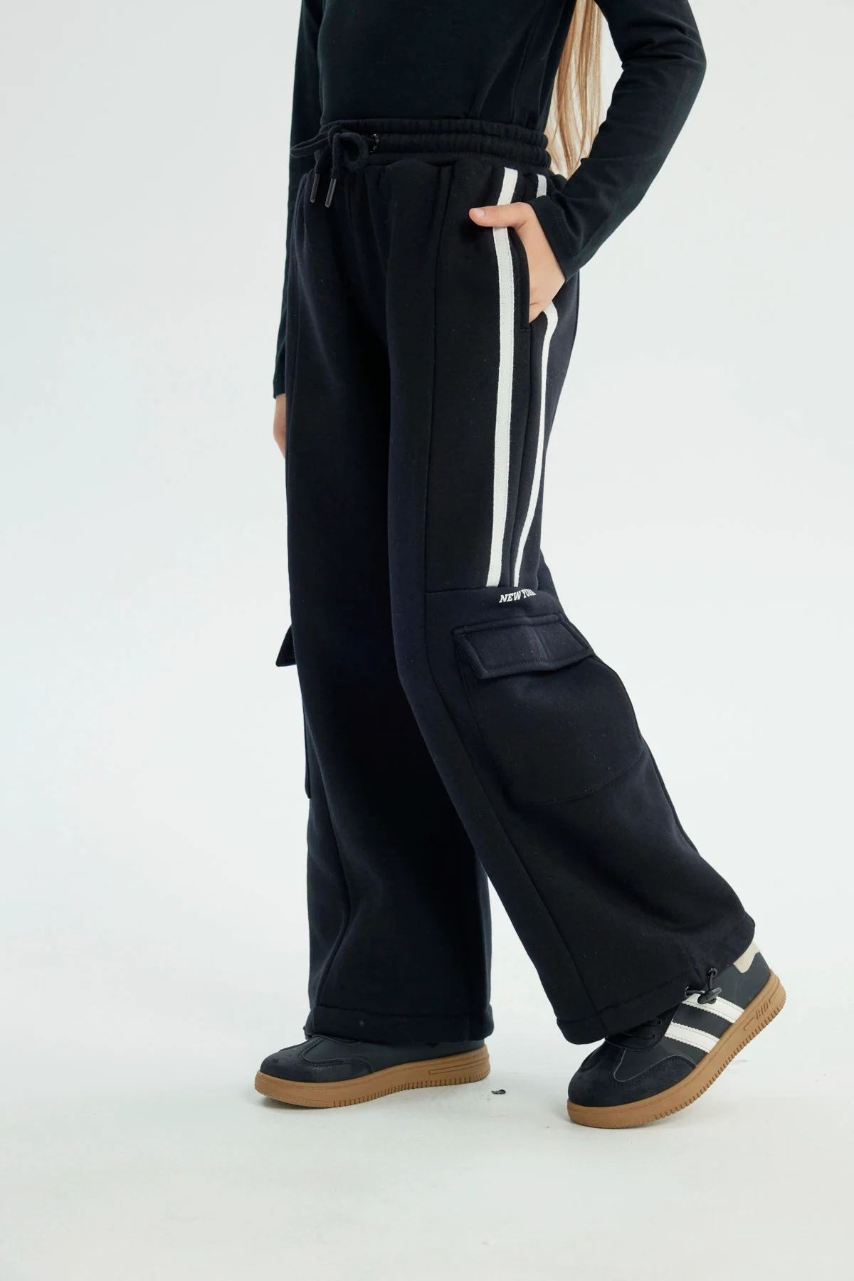 Pantalón Buzo Niña Wide Leg Negro - Image 2