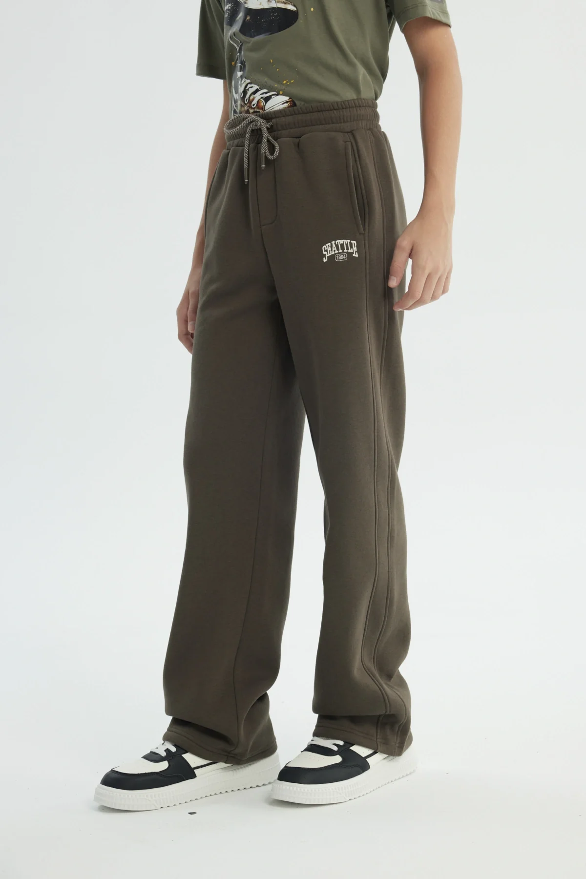 Pantalón Buzo Niño Amplio Café - Image 2