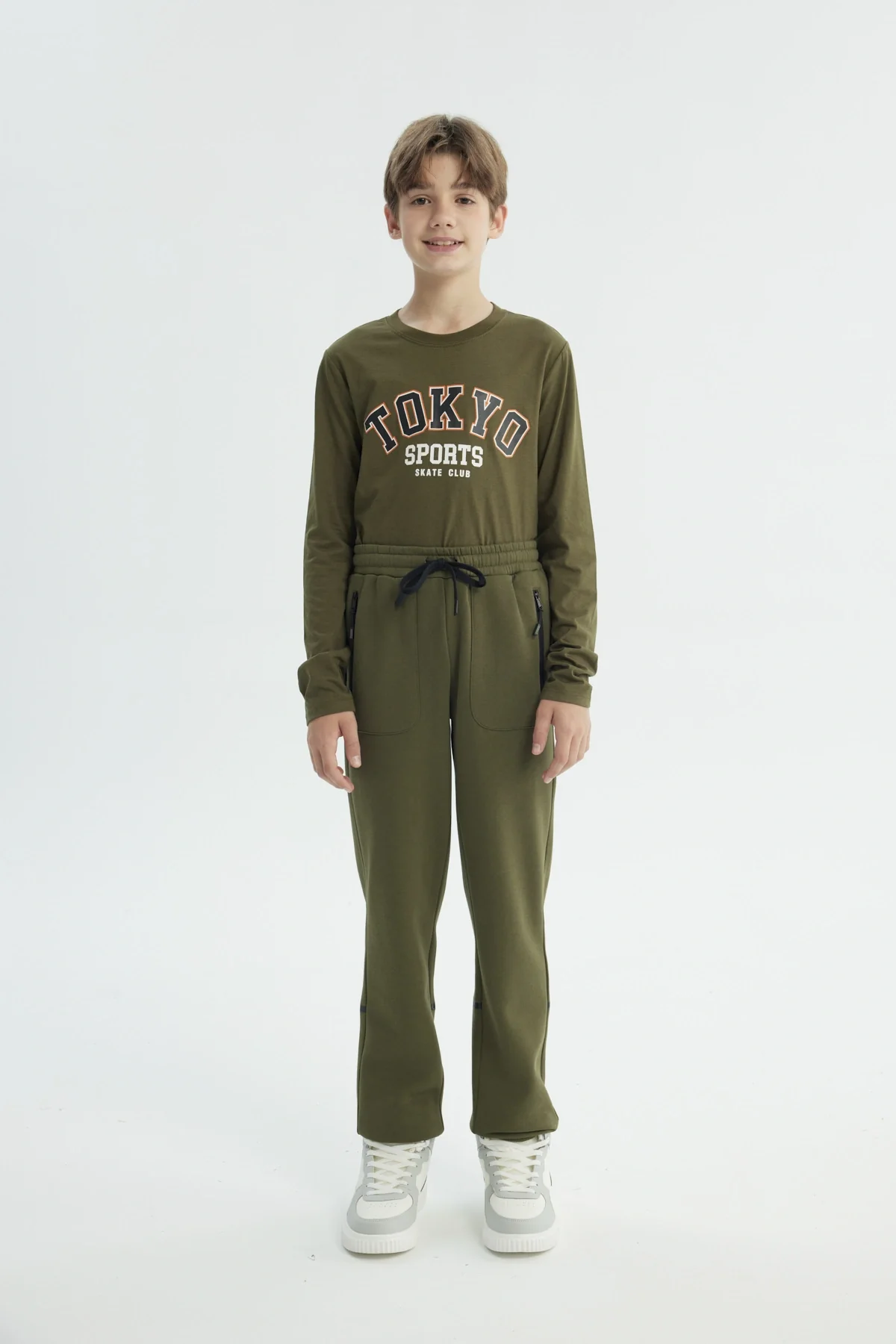 Pantalón Buzo Niño Clásico Verde Militar - Image 4