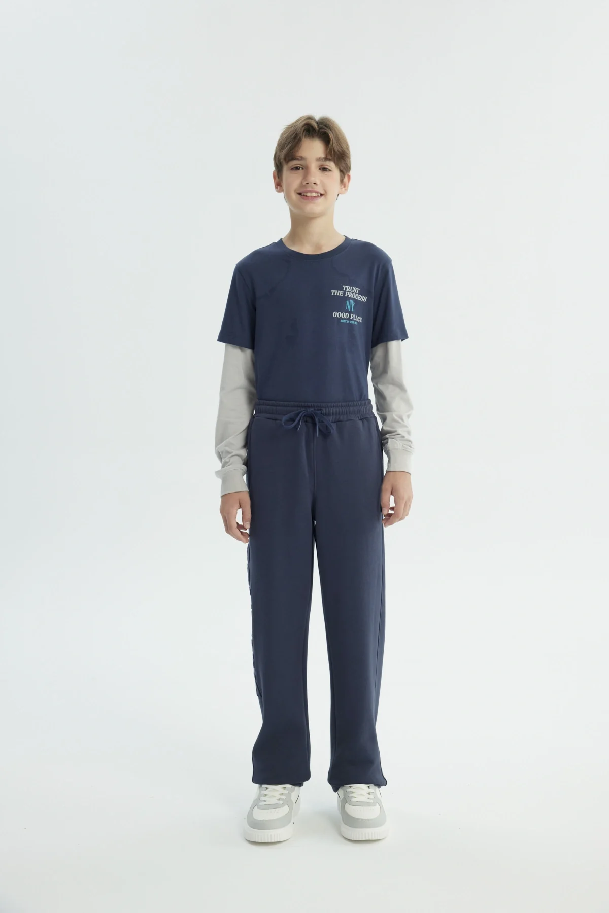 Pantalón Buzo Niño Pitillo Azul Oscuro - Image 4