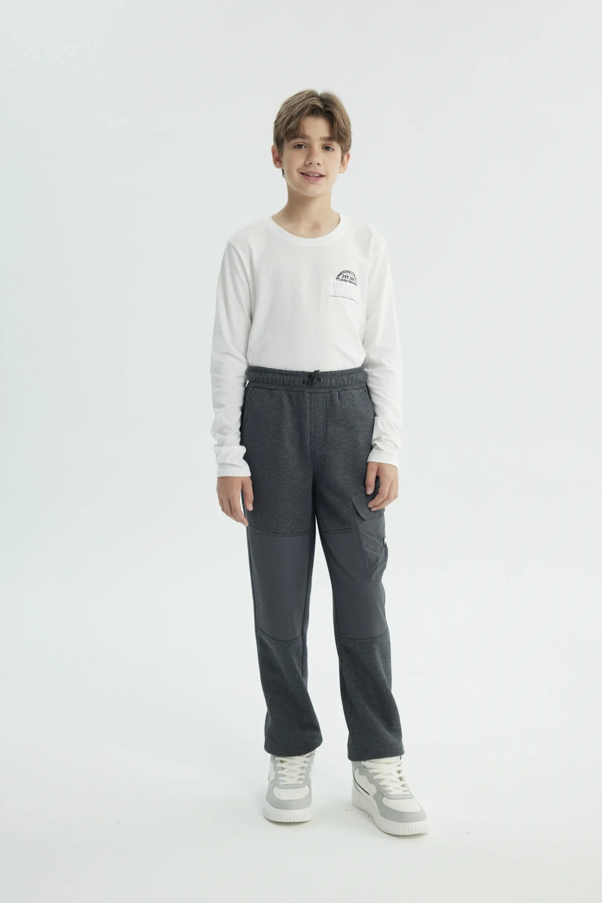 Pantalón Buzo Niño Pitillo Gris - Image 4