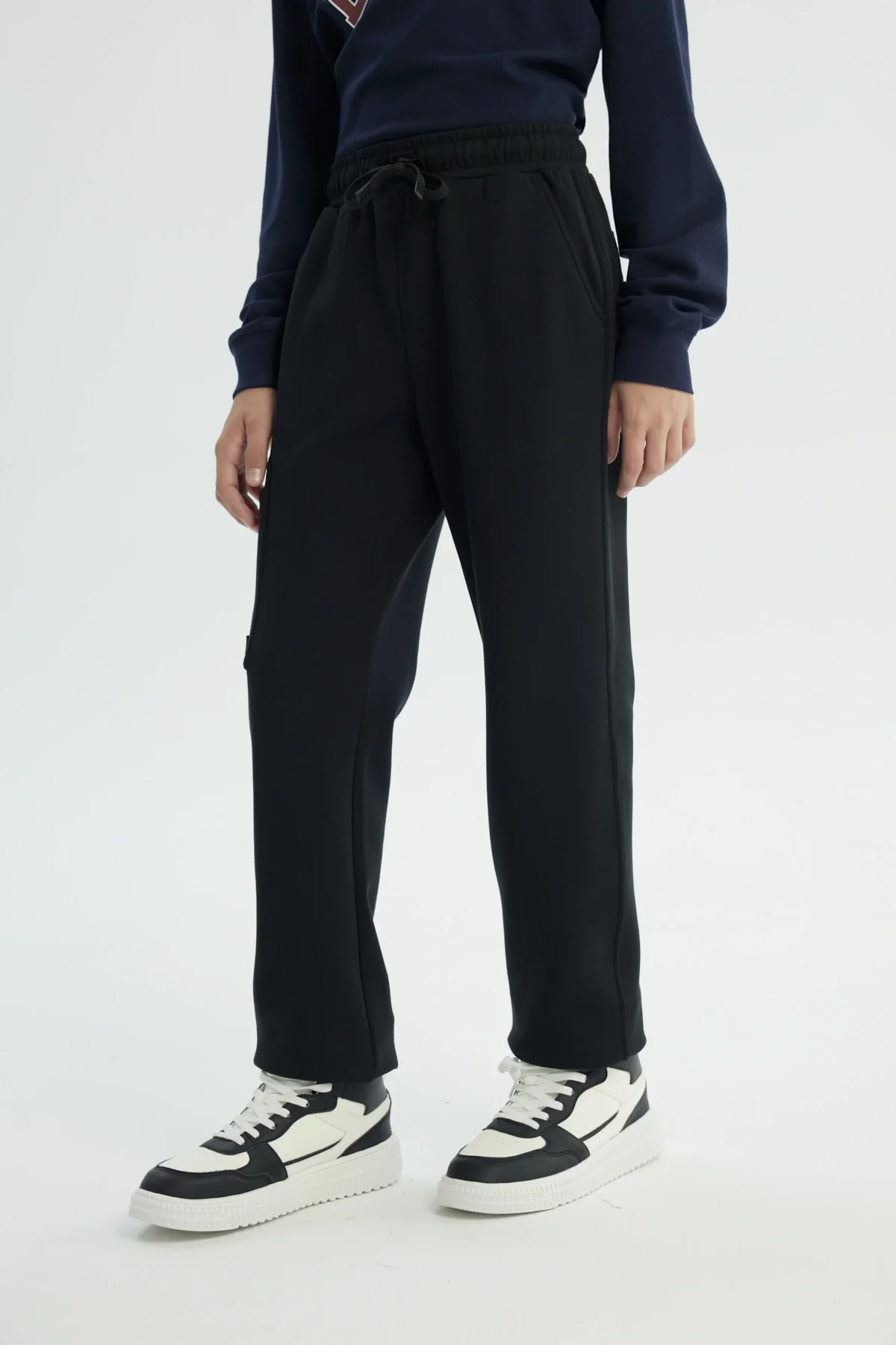 Pantalón Buzo Niño Pitillo Negro - Image 2