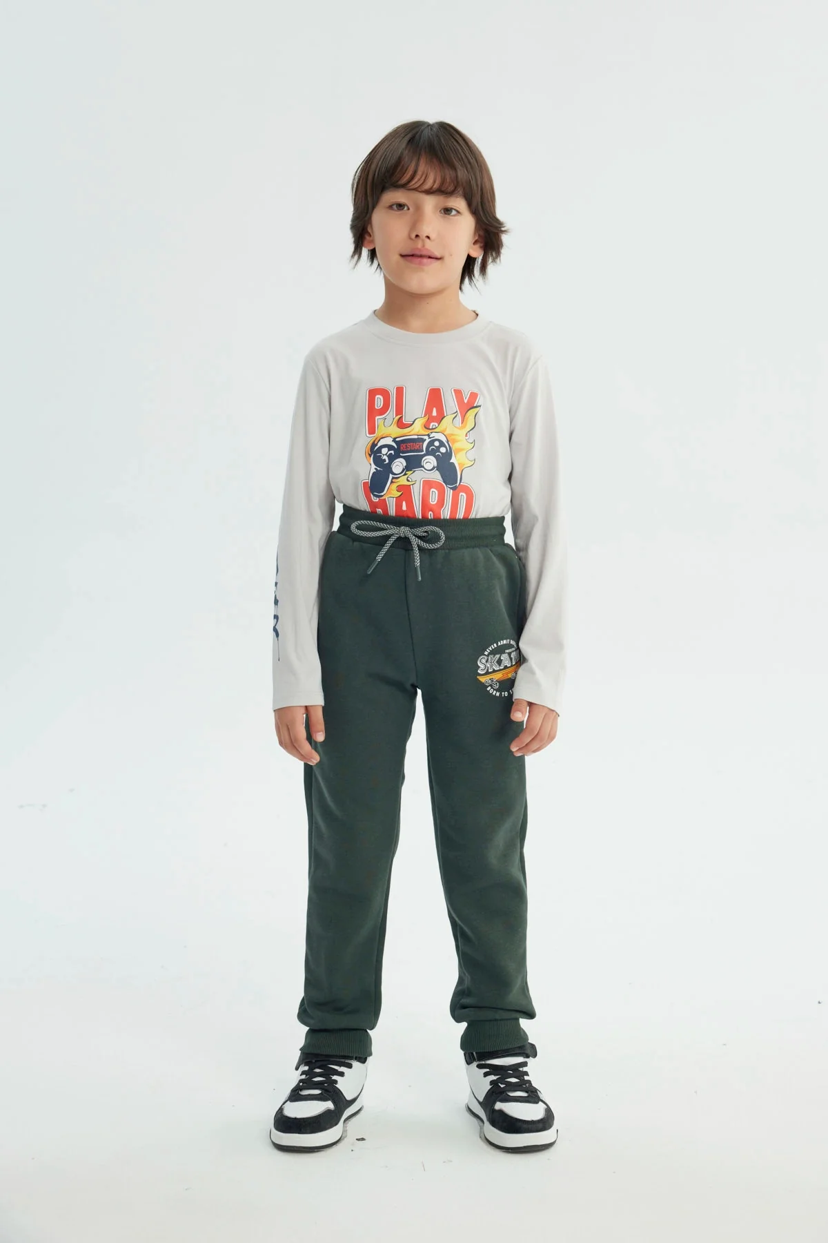 Pantalón Buzo Niño Pitillo Verde Oscuro - Image 4