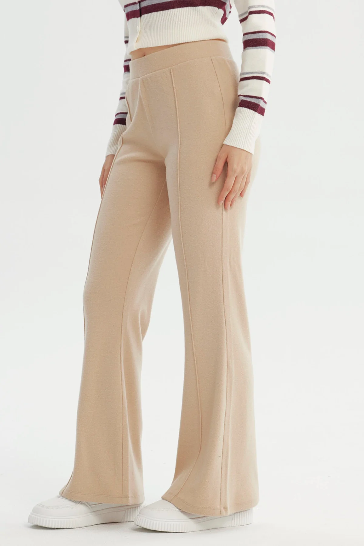 Pantalón Mujer Flare Beige - Image 2