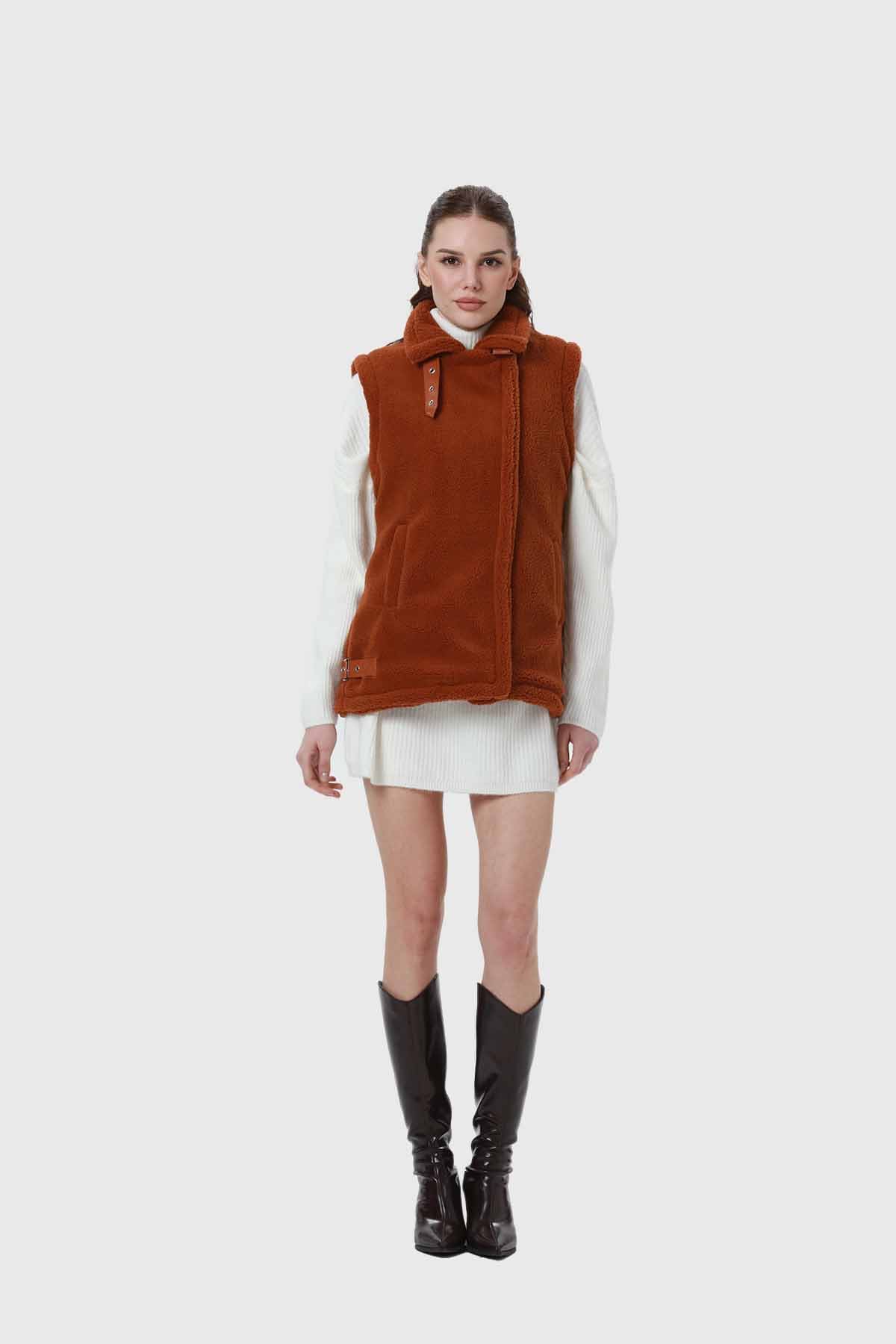 Polar Mujer Corderito Hebilla Camel - Image 4
