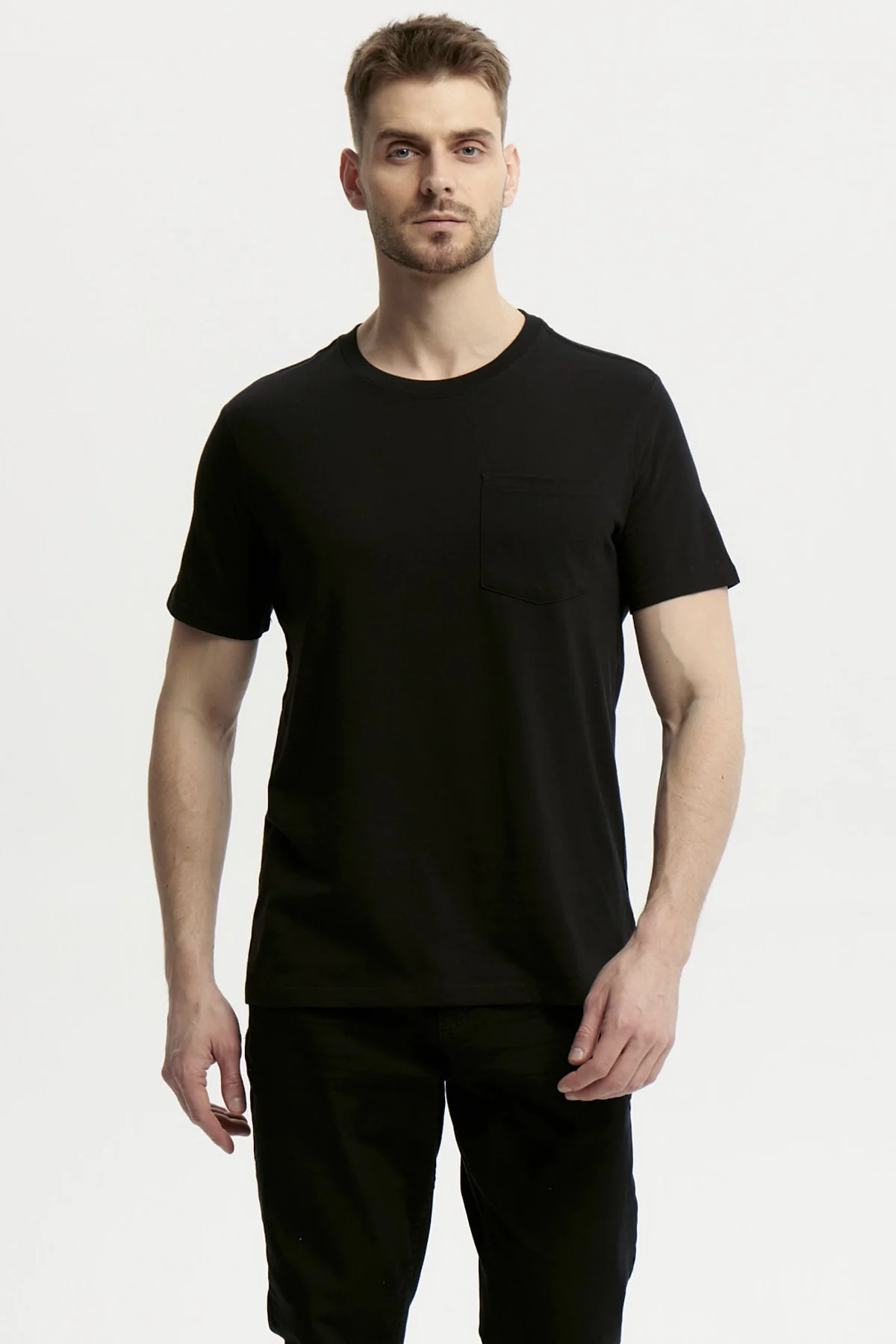 Polera Hombre Básica Con Bolsillo Negro