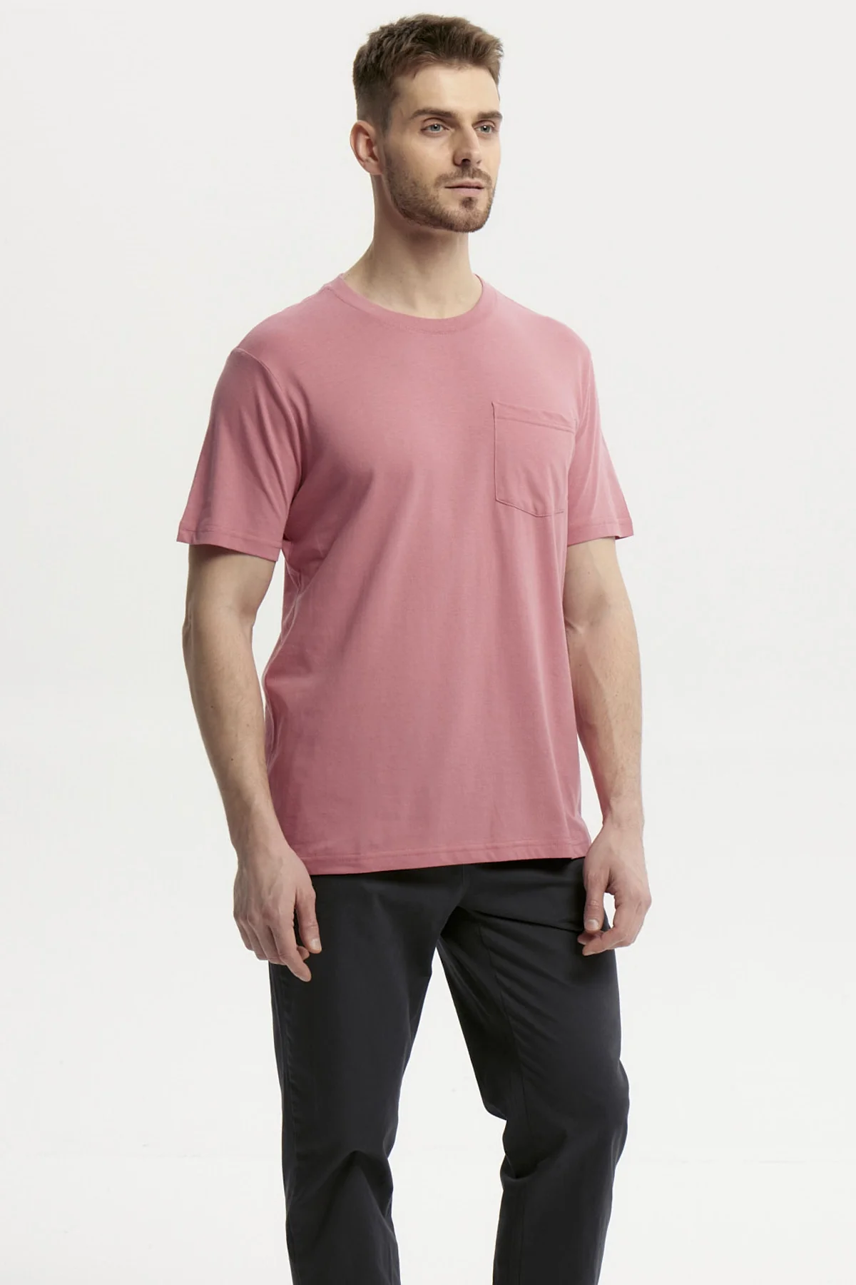 Polera Hombre Básica Con Bolsillo Palo Rosa - Image 2