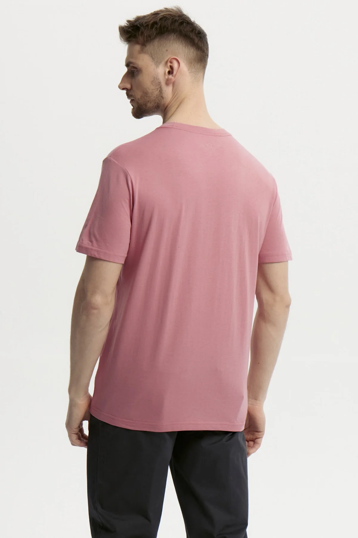Polera Hombre Básica Con Bolsillo Palo Rosa - Image 3