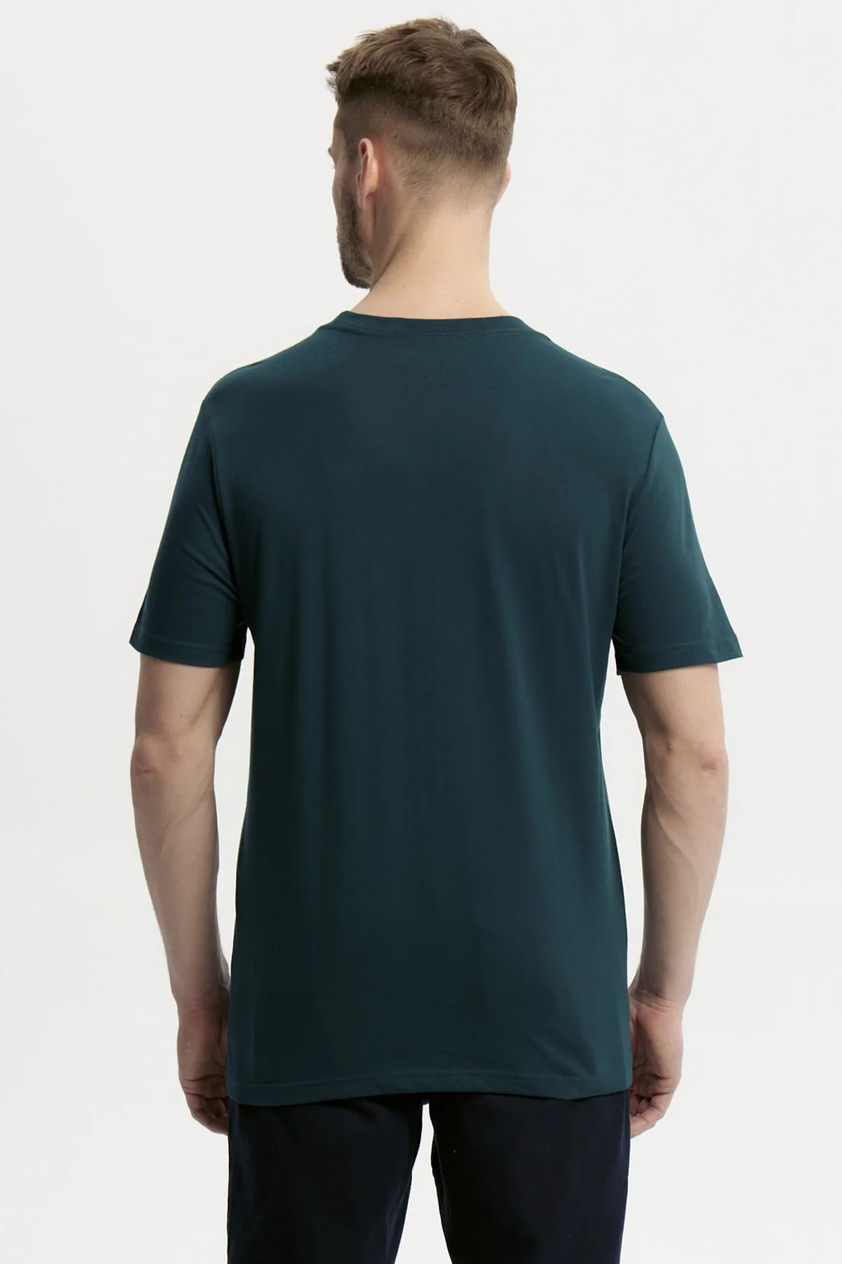 Polera Hombre Básica Con Bolsillo Verde Oscuro - Image 3