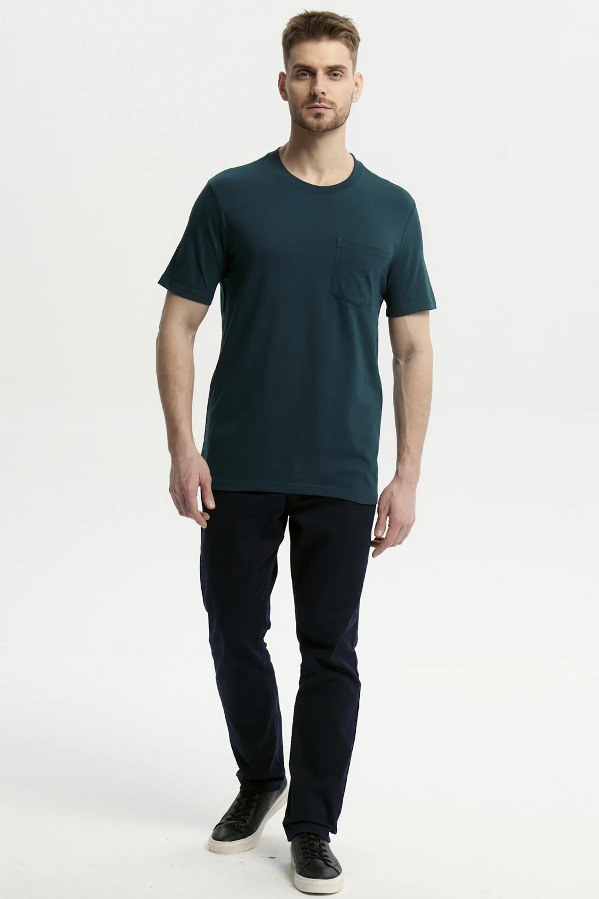 Polera Hombre Básica Con Bolsillo Verde Oscuro - Image 4