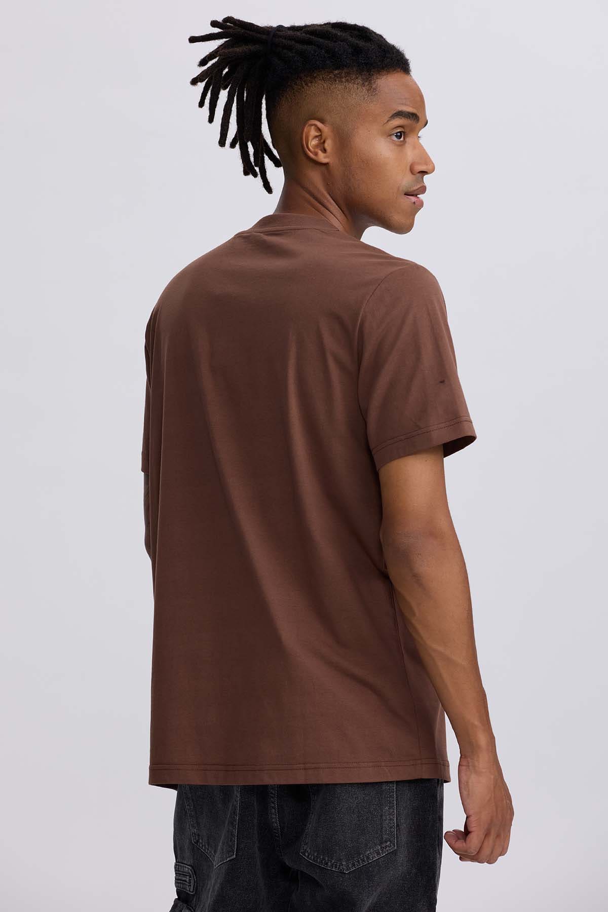 Polera Hombre Bolsillo Contraste Chocolate - Image 3