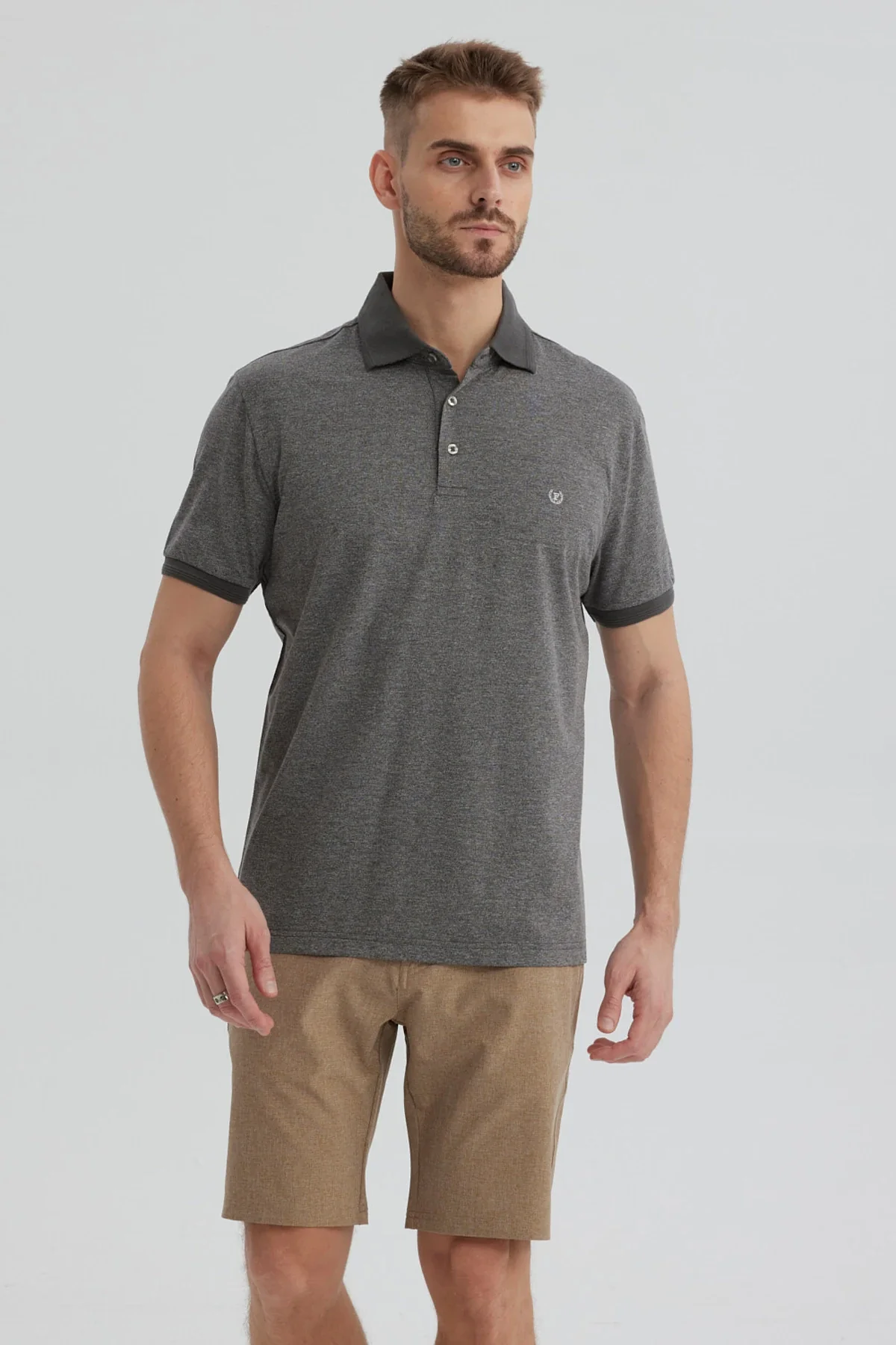 Polera Hombre Con Contraste Gris