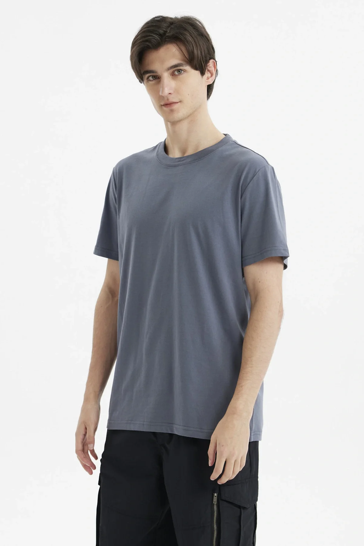 Polera Hombre Regular Fit Básica Gris Oscuro - Image 2