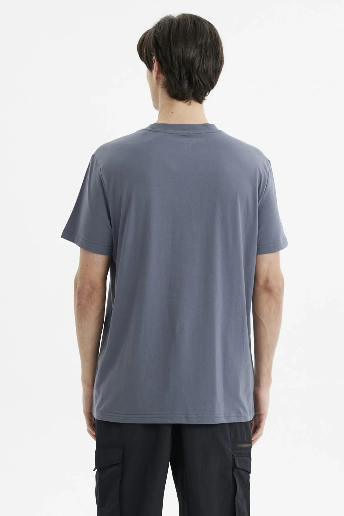 Polera Hombre Regular Fit Básica Gris Oscuro - Image 3
